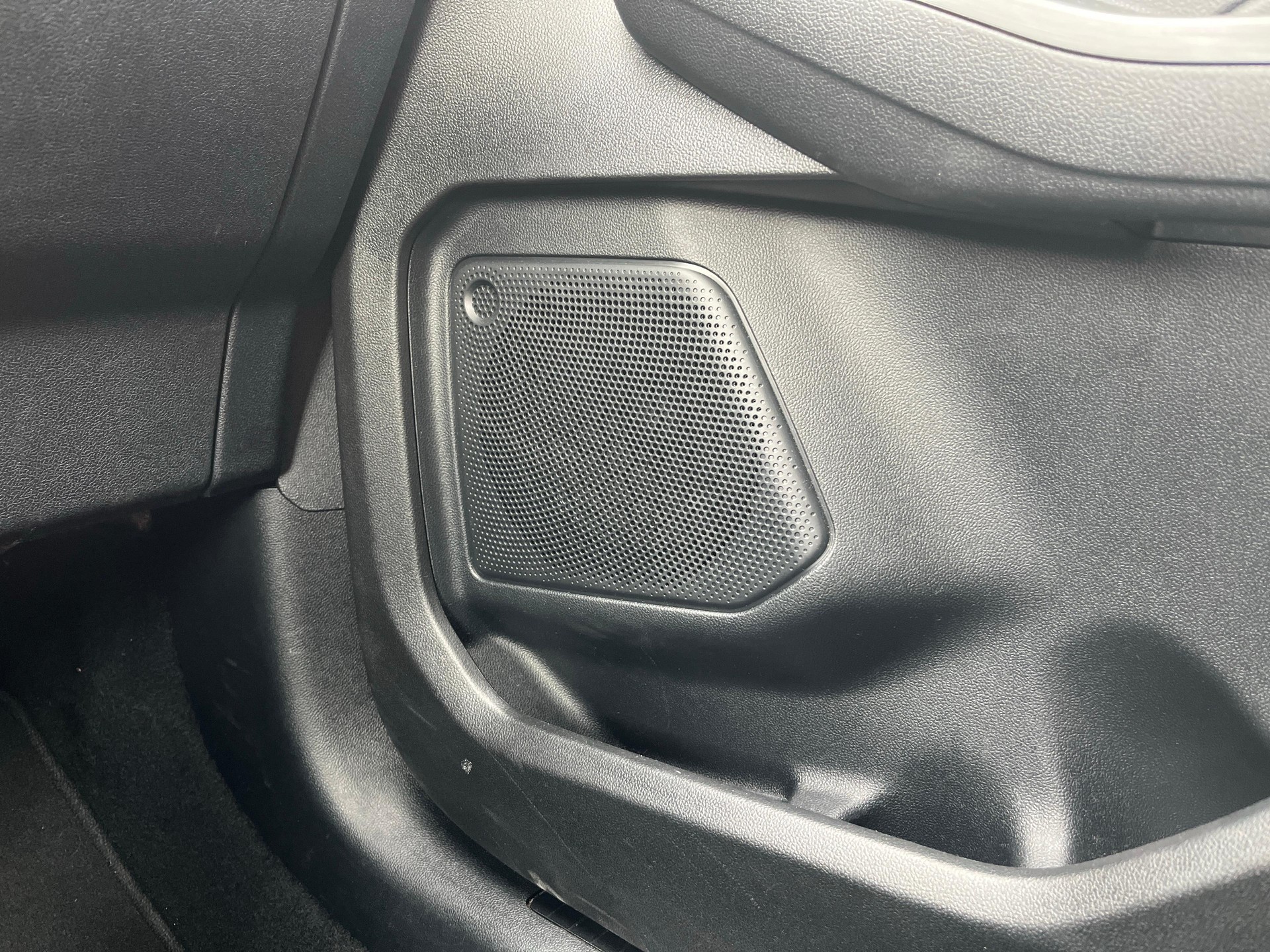 FORD Kuga 2.5 Hybrid Titanium 4x4-image-14