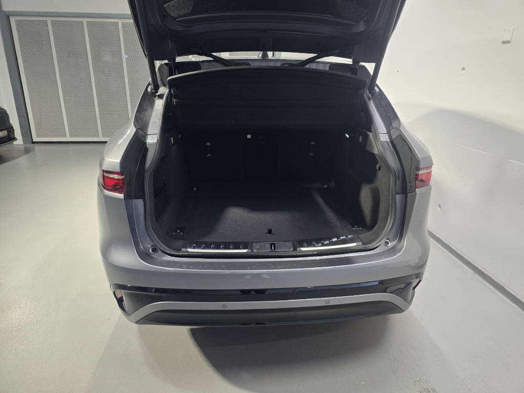 JAGUAR F-Pace 2.0 I4 250 R-Dynamic SE AWD-image-5