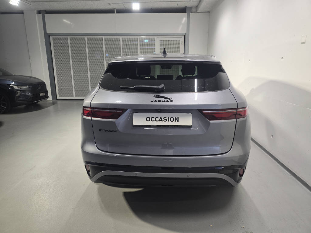 JAGUAR F-Pace 2.0 I4 250 R-Dynamic SE AWD-image-4