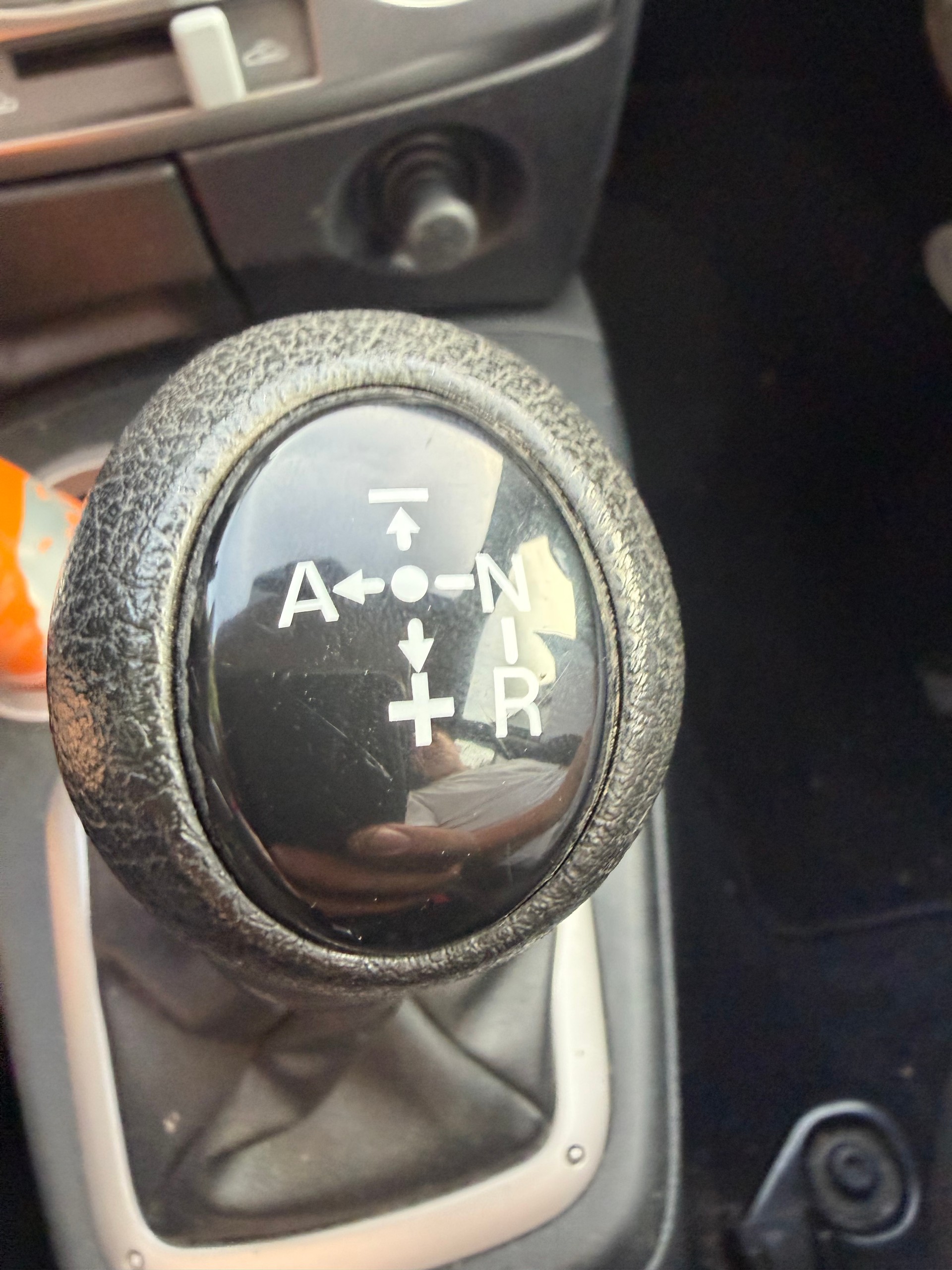 MAZDA 2-image-8