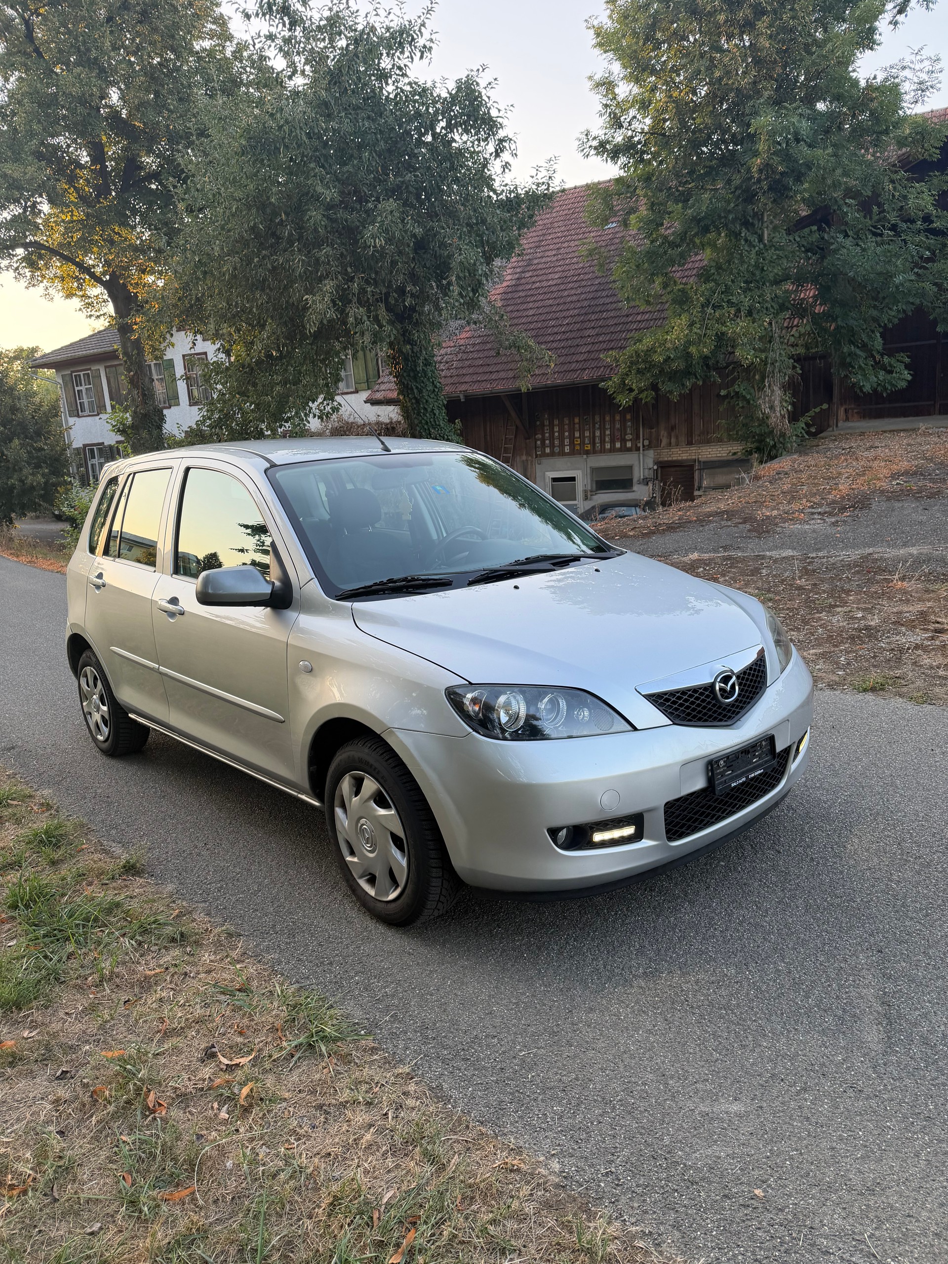 MAZDA 2-image-4