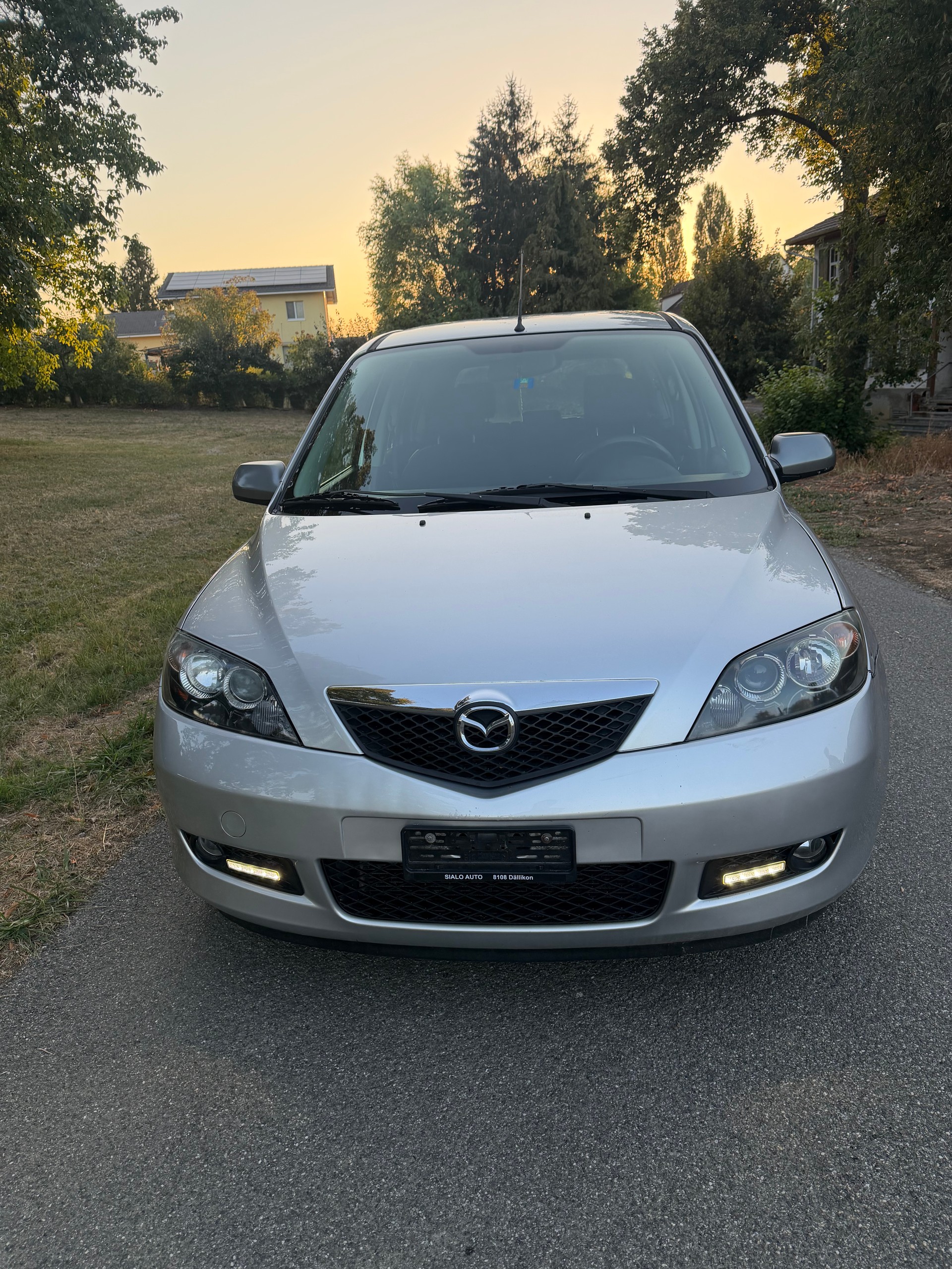 MAZDA 2