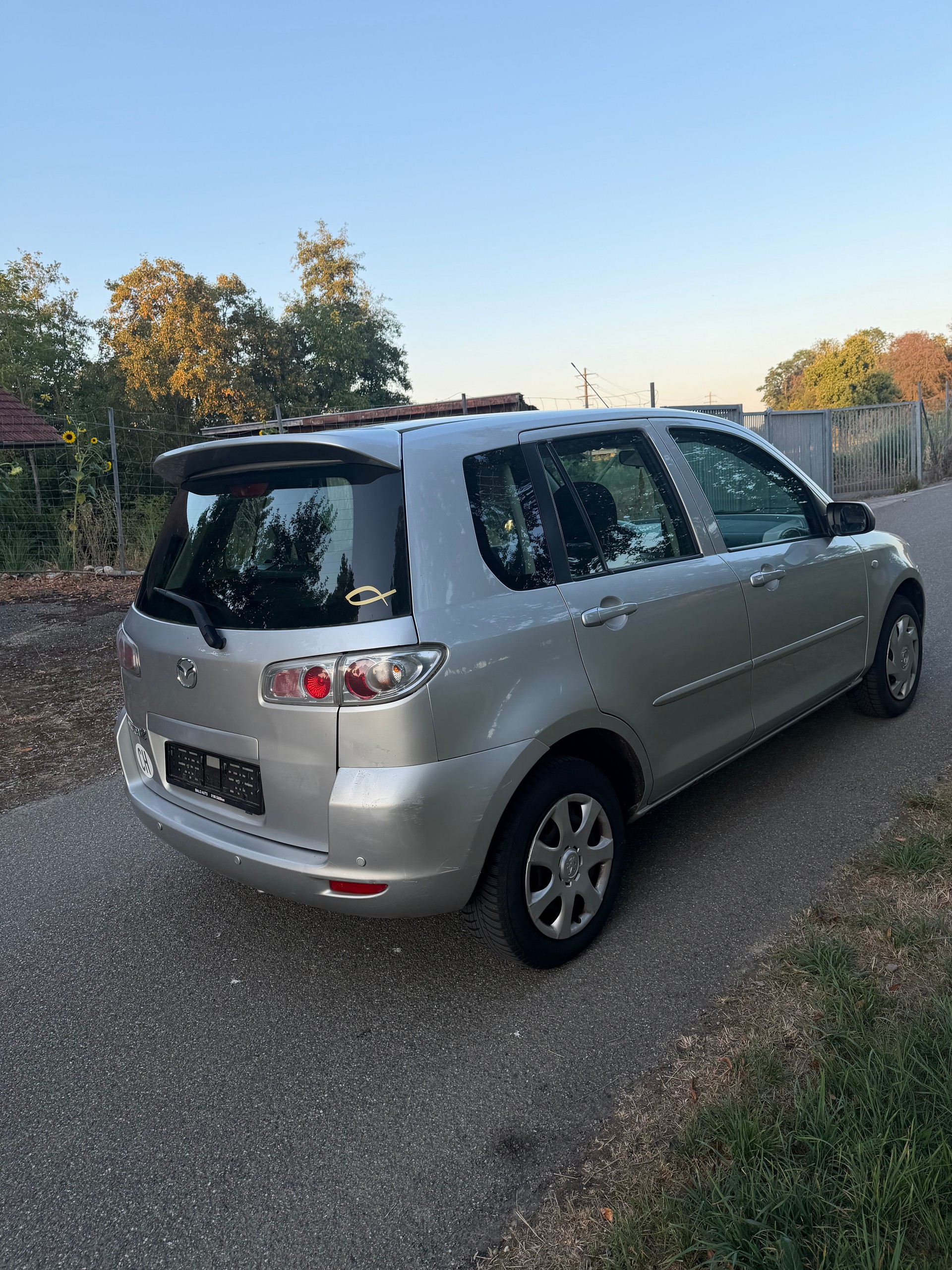 MAZDA 2-image-3