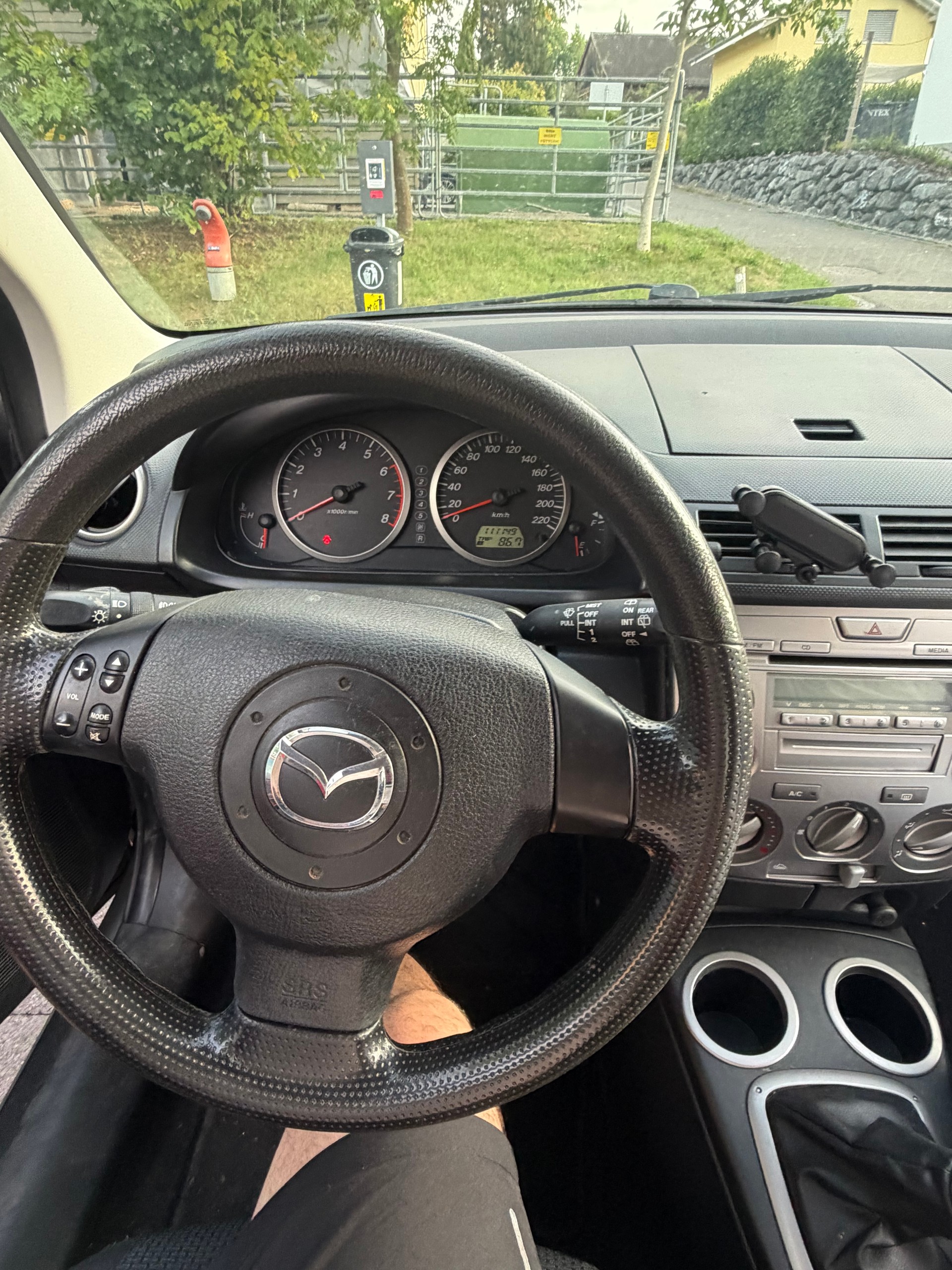 MAZDA 2-image-10