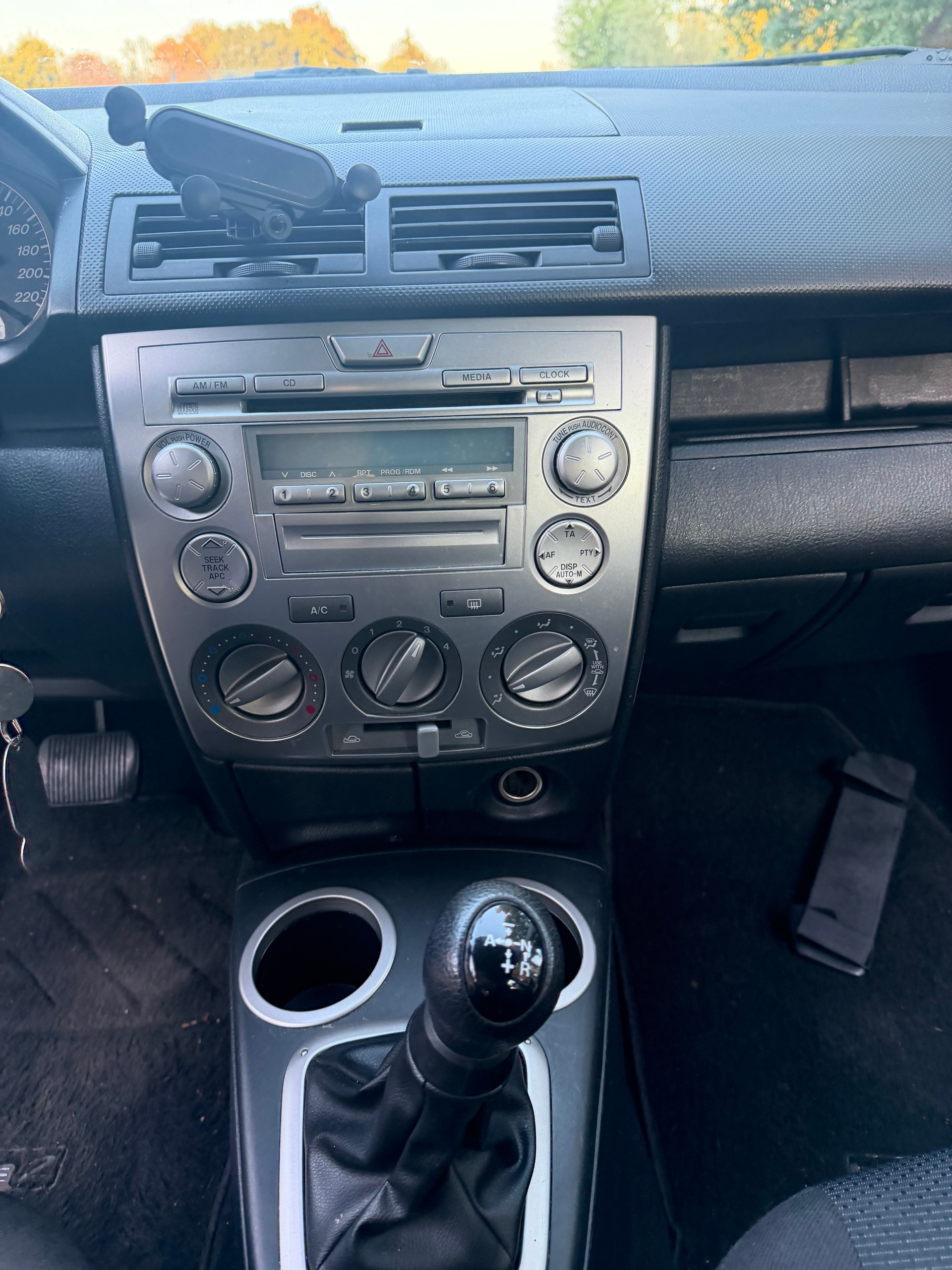 MAZDA 2-image-7