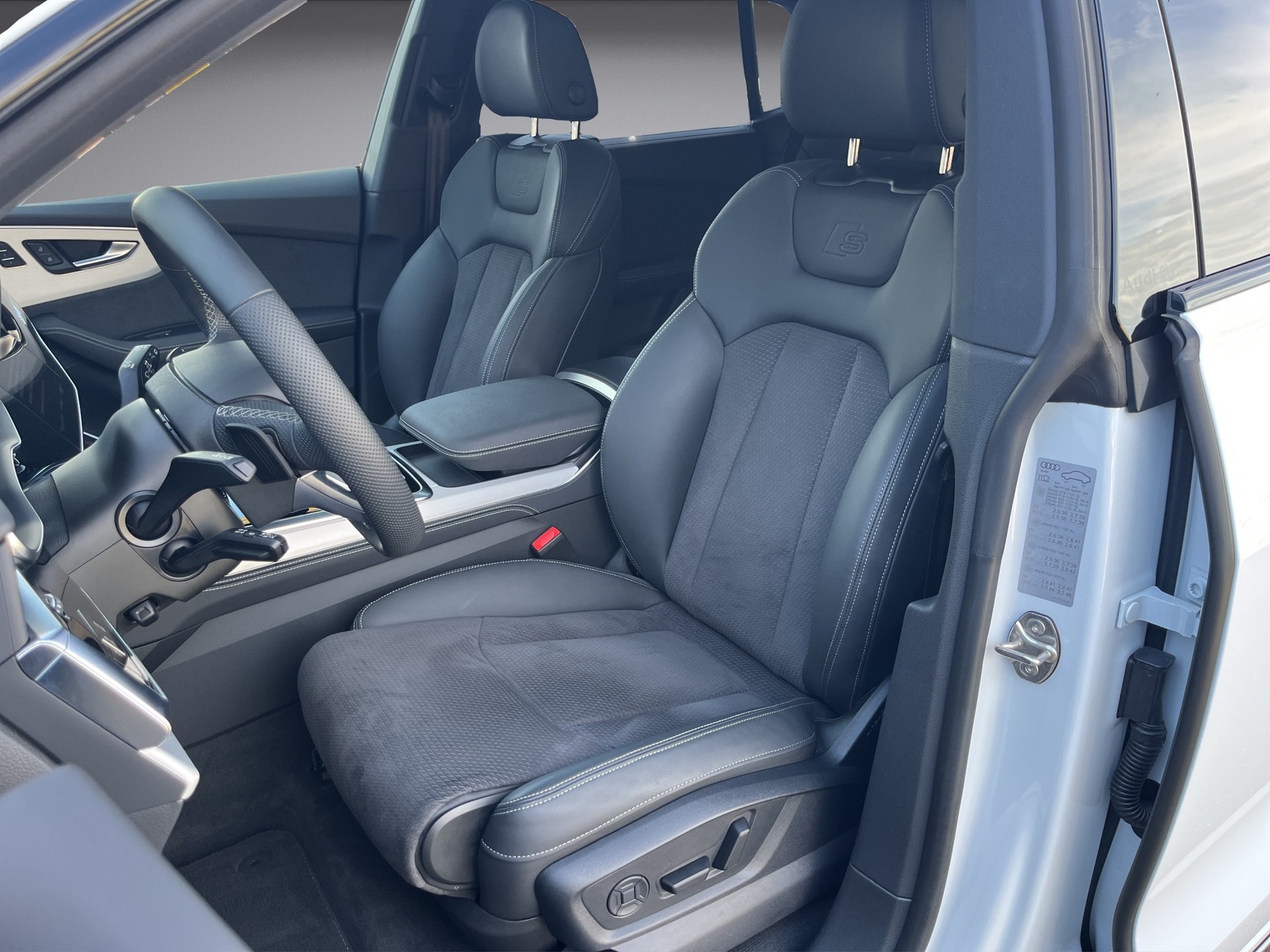 AUDI Q8 SUV TFSI e quattro 290 kW tiptronic *Standklima/Heizung, Allradlenkung Panodach, B&O, Nachtsicht, 5J.Garantie*-image-10