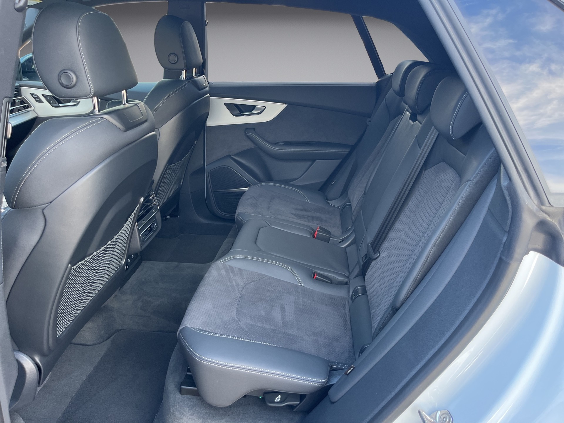 AUDI Q8 SUV TFSI e quattro 290 kW tiptronic *Standklima/Heizung, Allradlenkung Panodach, B&O, Nachtsicht, 5J.Garantie*-image-11