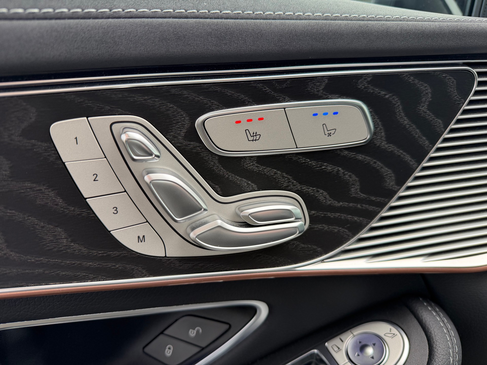 MERCEDES-BENZ EQC 400 AMG Line 4Matic EQ Star-image-8