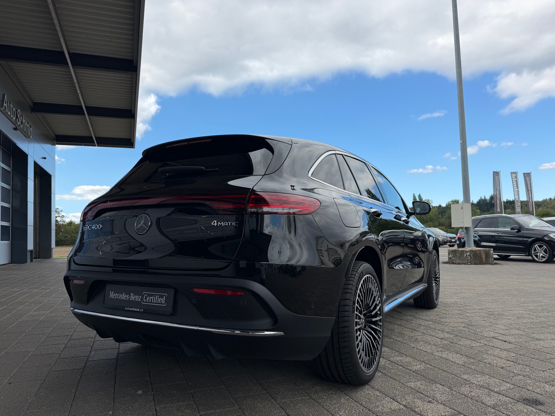 MERCEDES-BENZ EQC 400 AMG Line 4Matic EQ Star-showroom-element-1