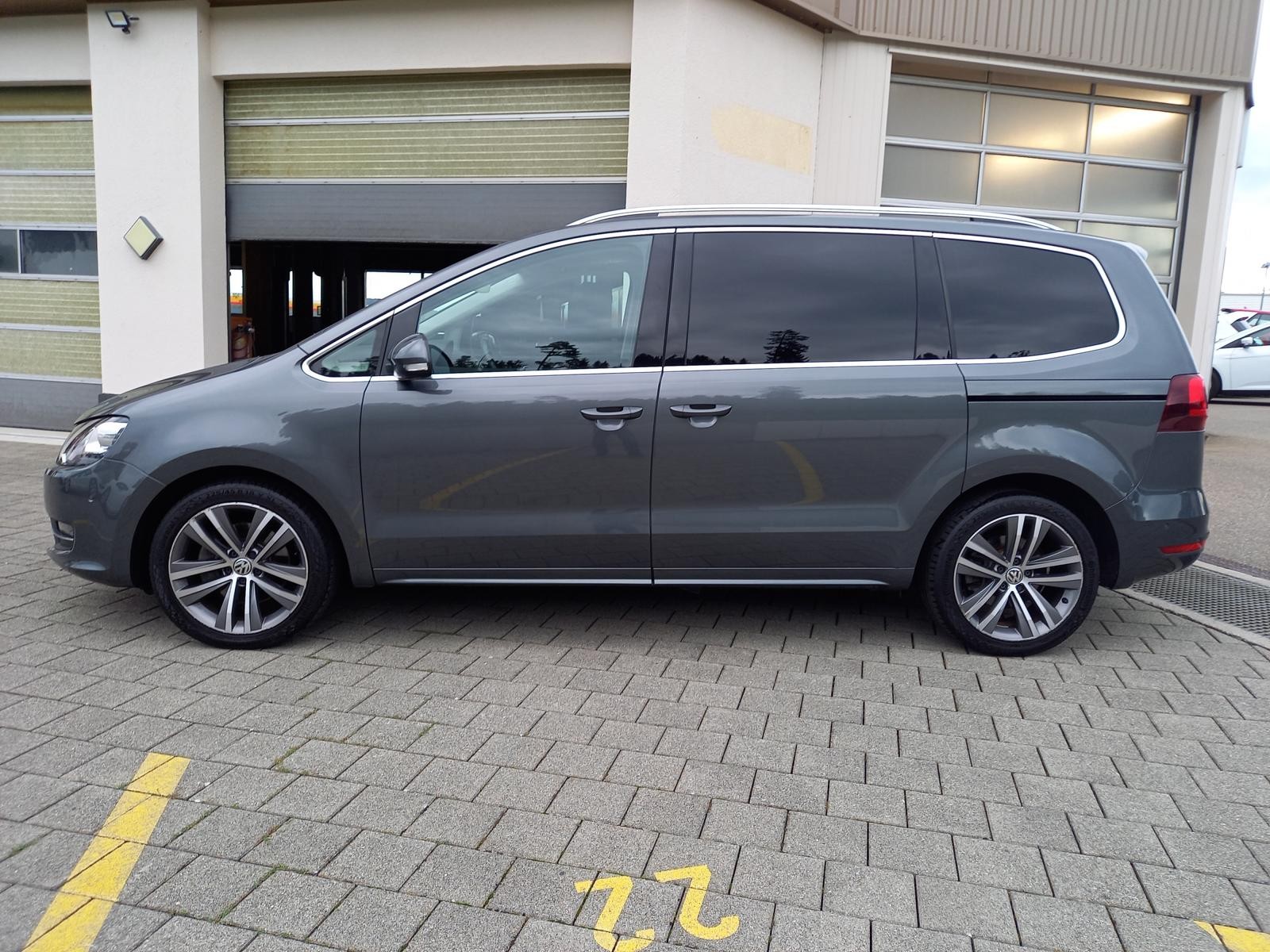 VW Sharan 1.4 TSI BlMT Highline DSG **7 Sitze**-image-2