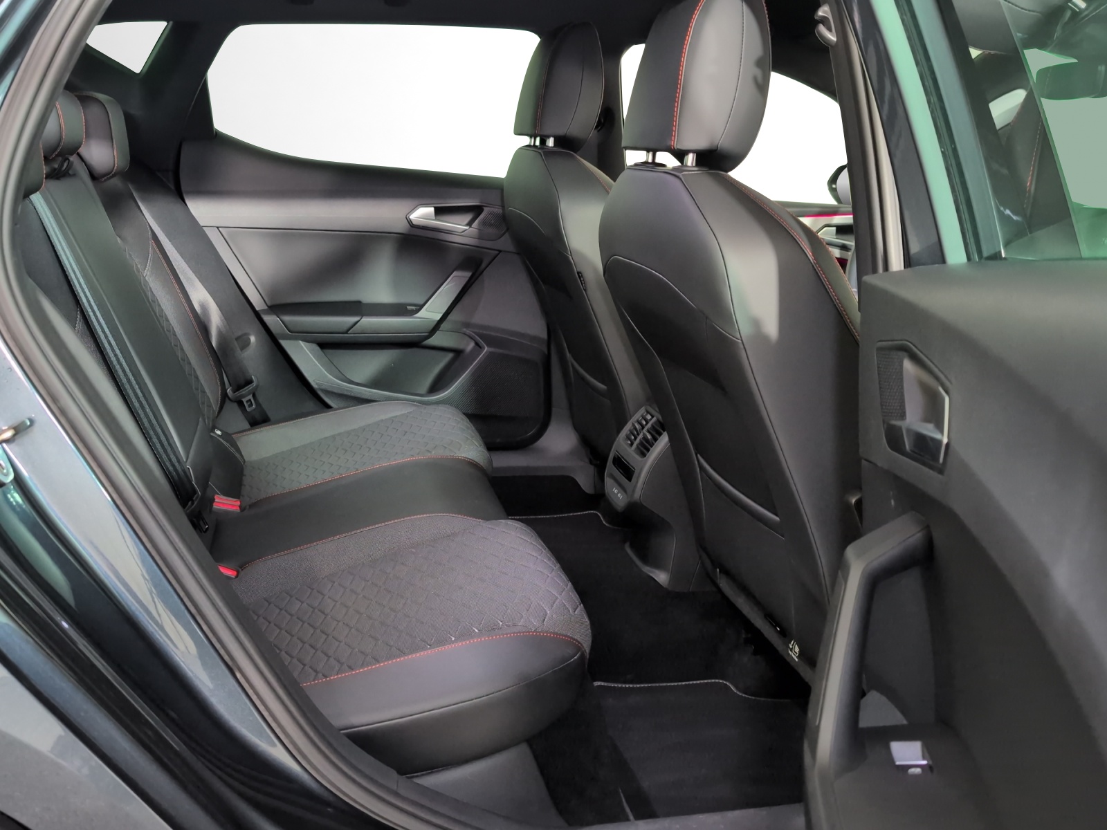 SEAT Leon 1.5 eTSI mHEV DSG Hola FR-image-8