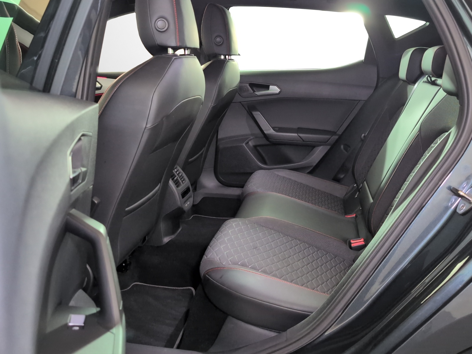 SEAT Leon 1.5 eTSI mHEV DSG Hola FR-image-7