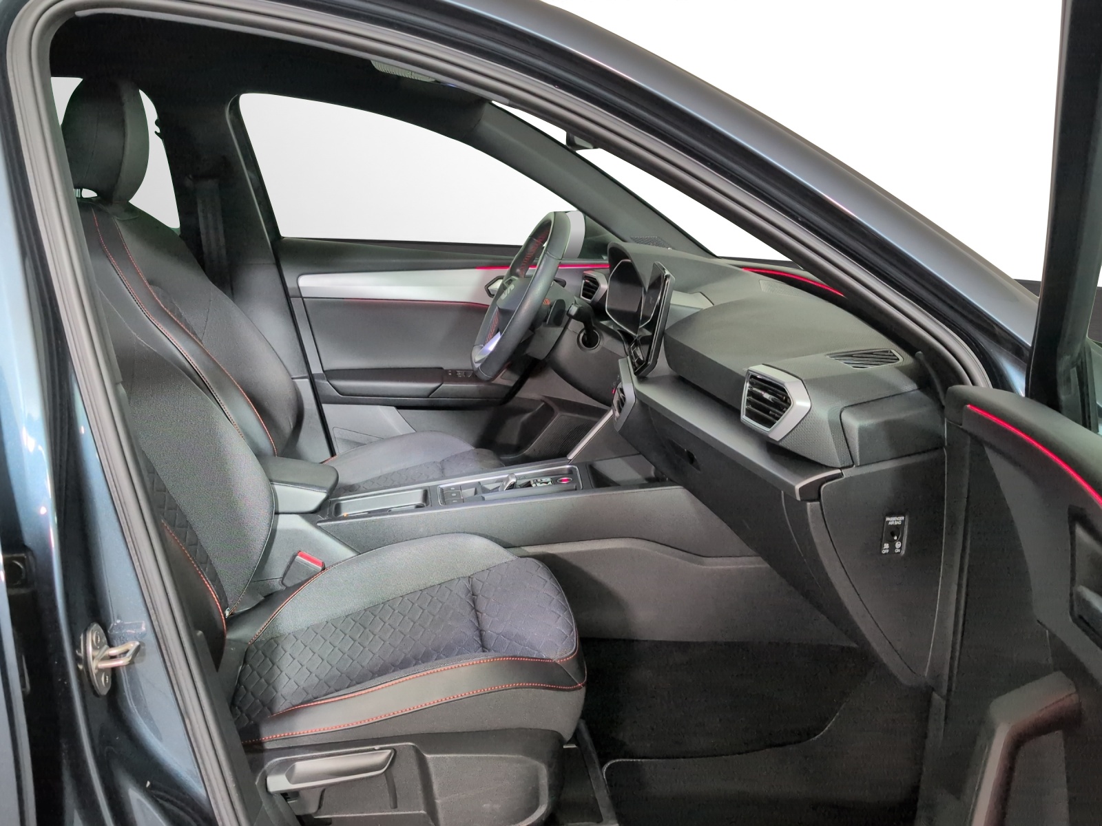 SEAT Leon 1.5 eTSI mHEV DSG Hola FR-image-6