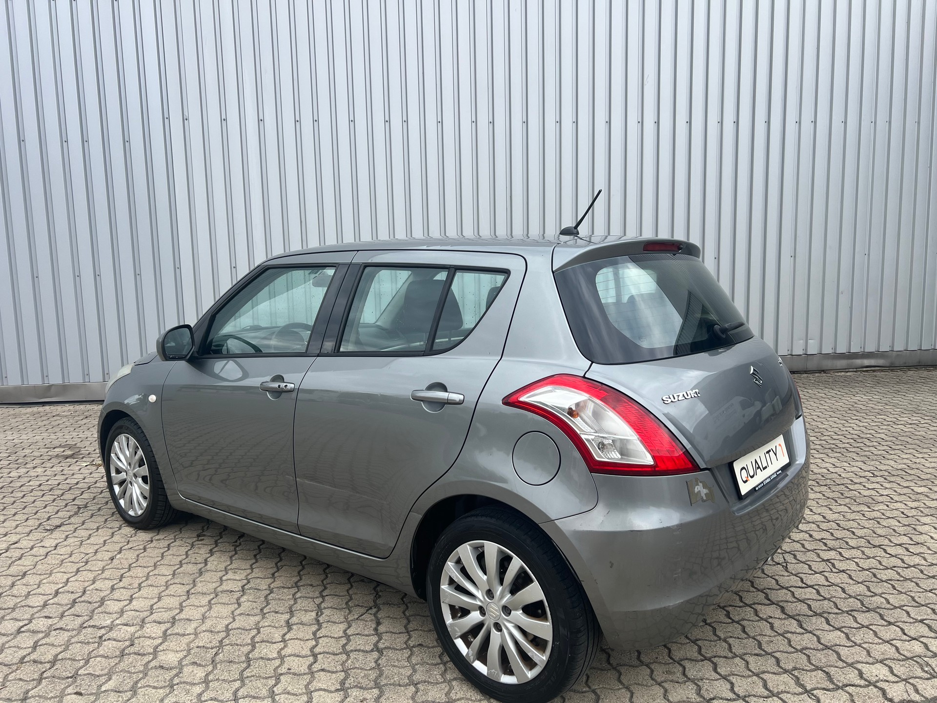 SUZUKI Swift 1.2i 16V GL Automatic-image-4