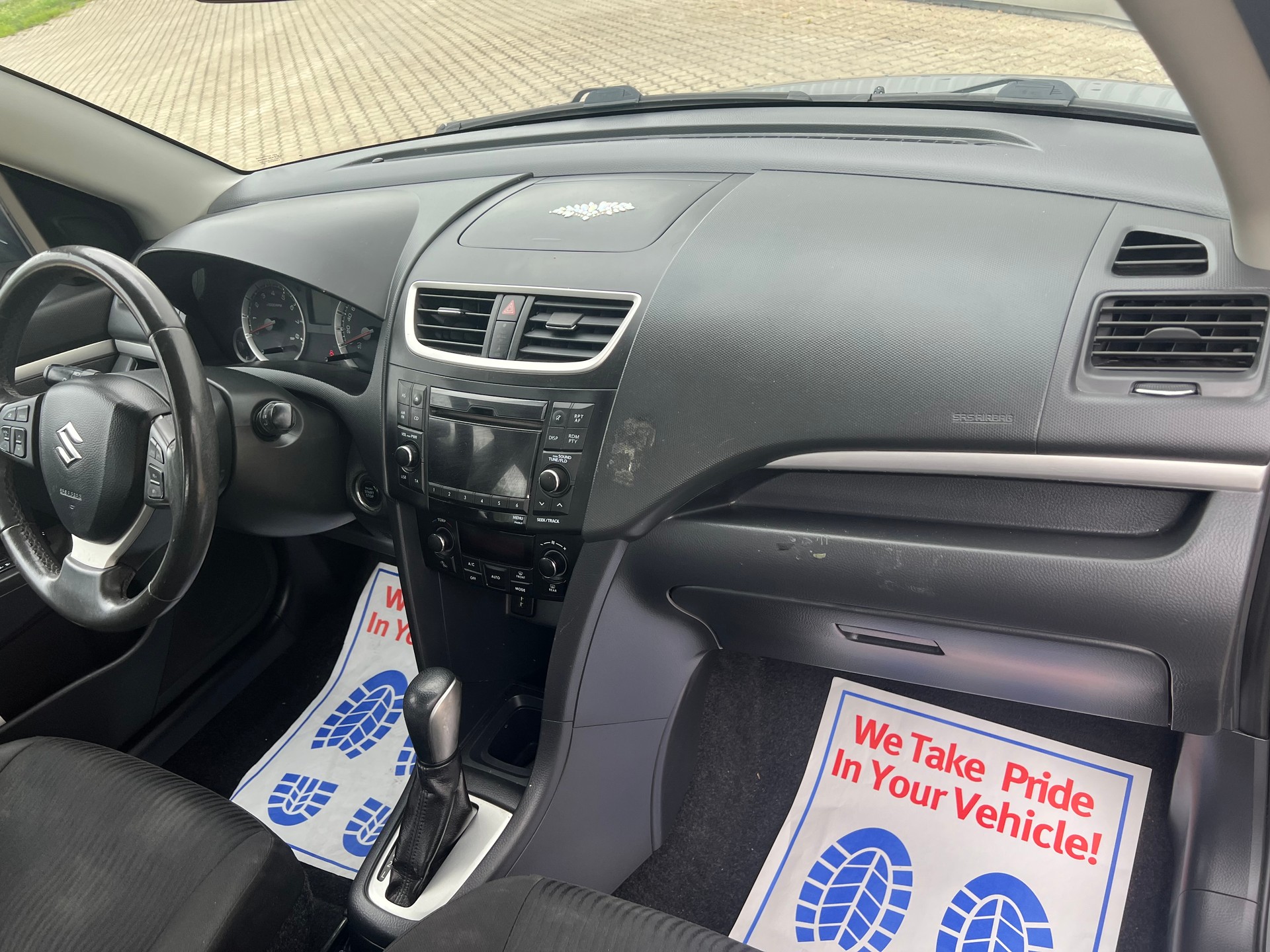 SUZUKI Swift 1.2i 16V GL Automatic-image-8
