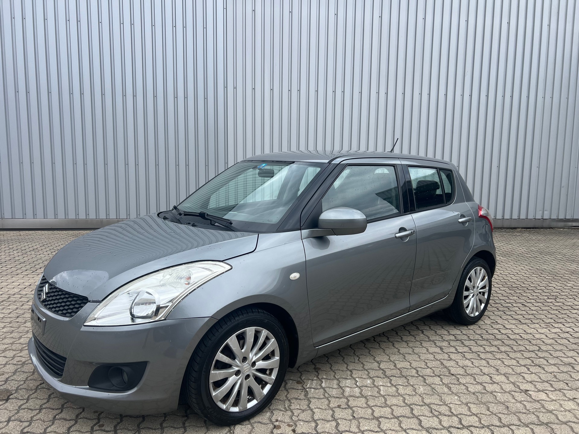 SUZUKI Swift 1.2i 16V GL Automatic-image-1