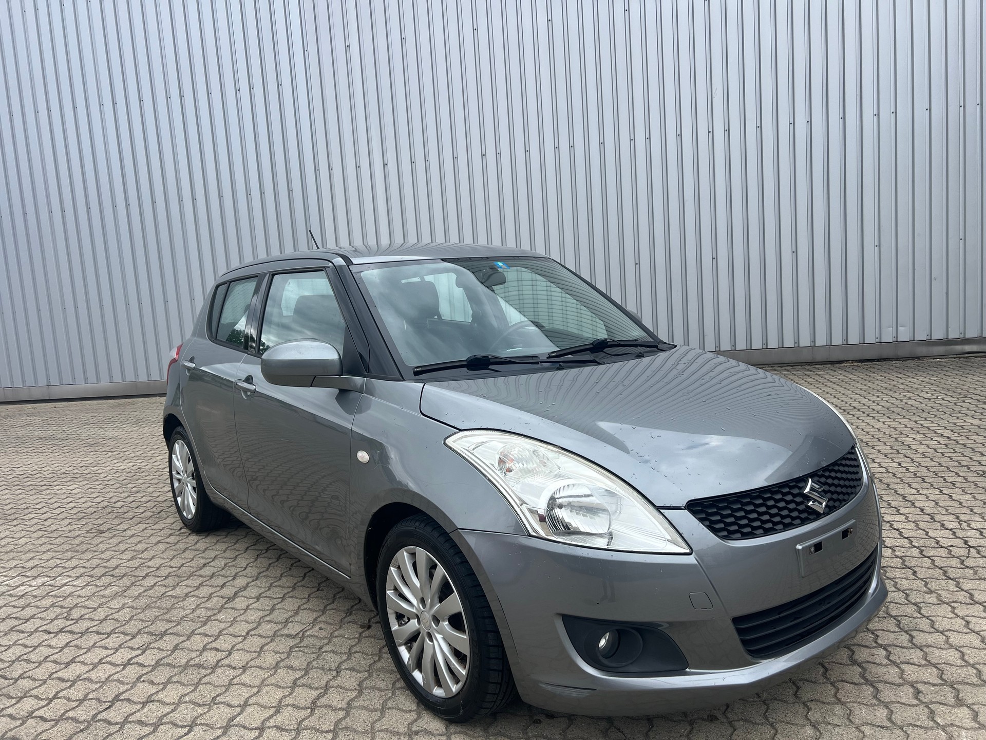 SUZUKI Swift 1.2i 16V GL Automatic-image-2