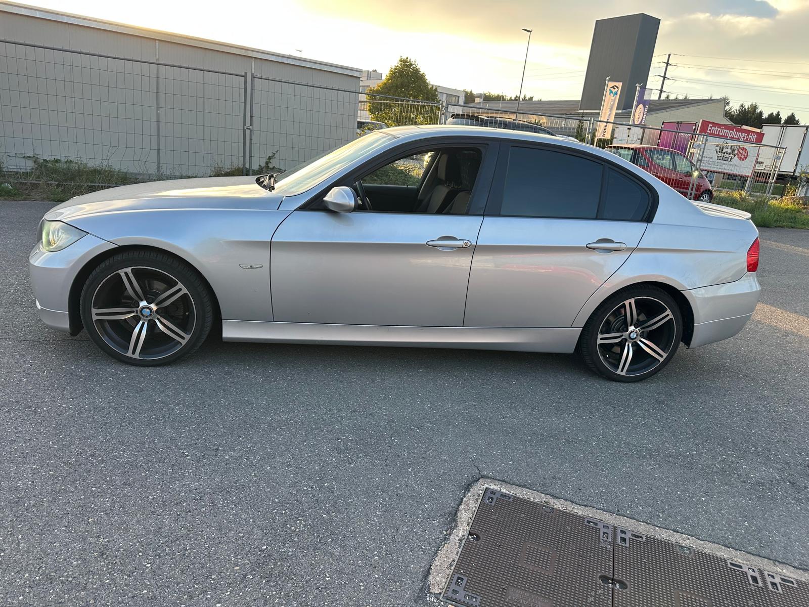 BMW 320d-image-5