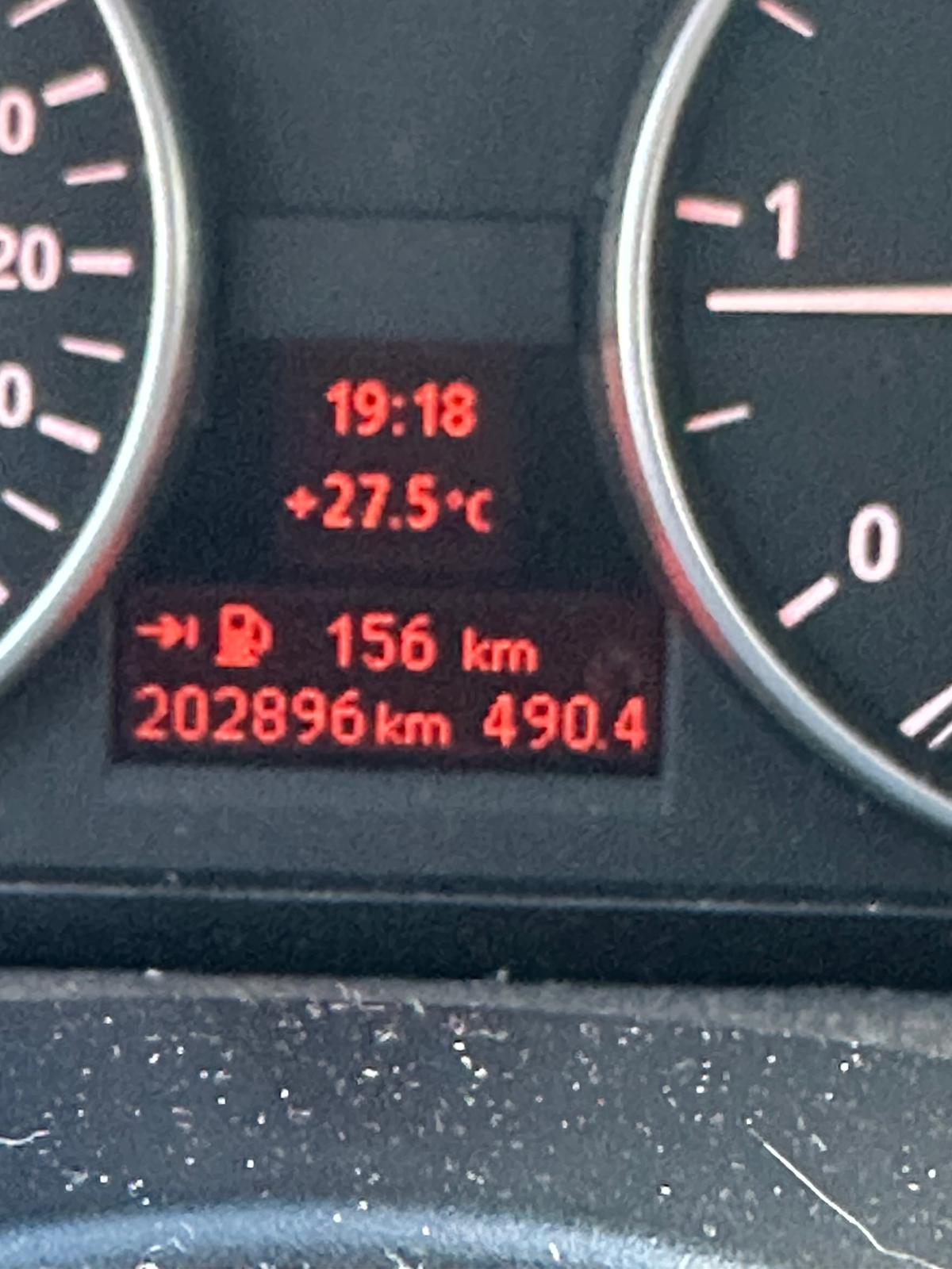 BMW 320d-image-10