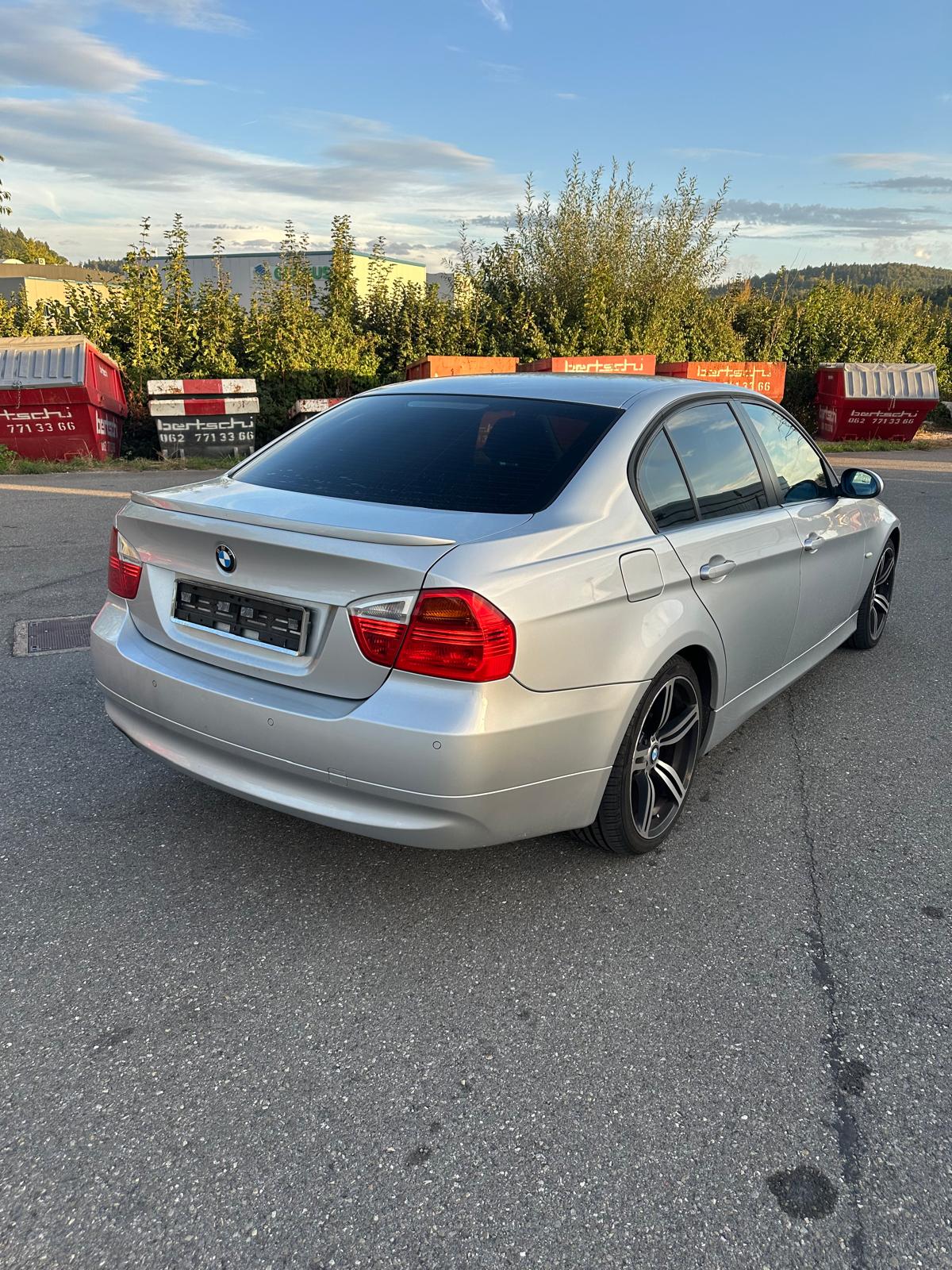 BMW 320d-image-4