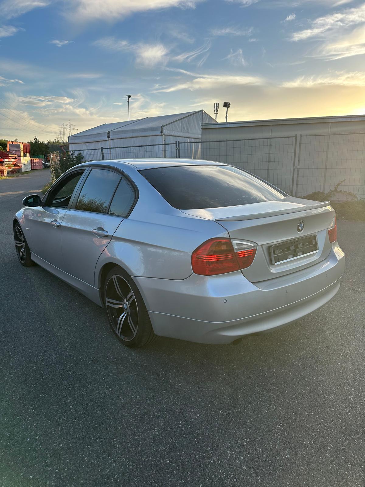 BMW 320d-image-6