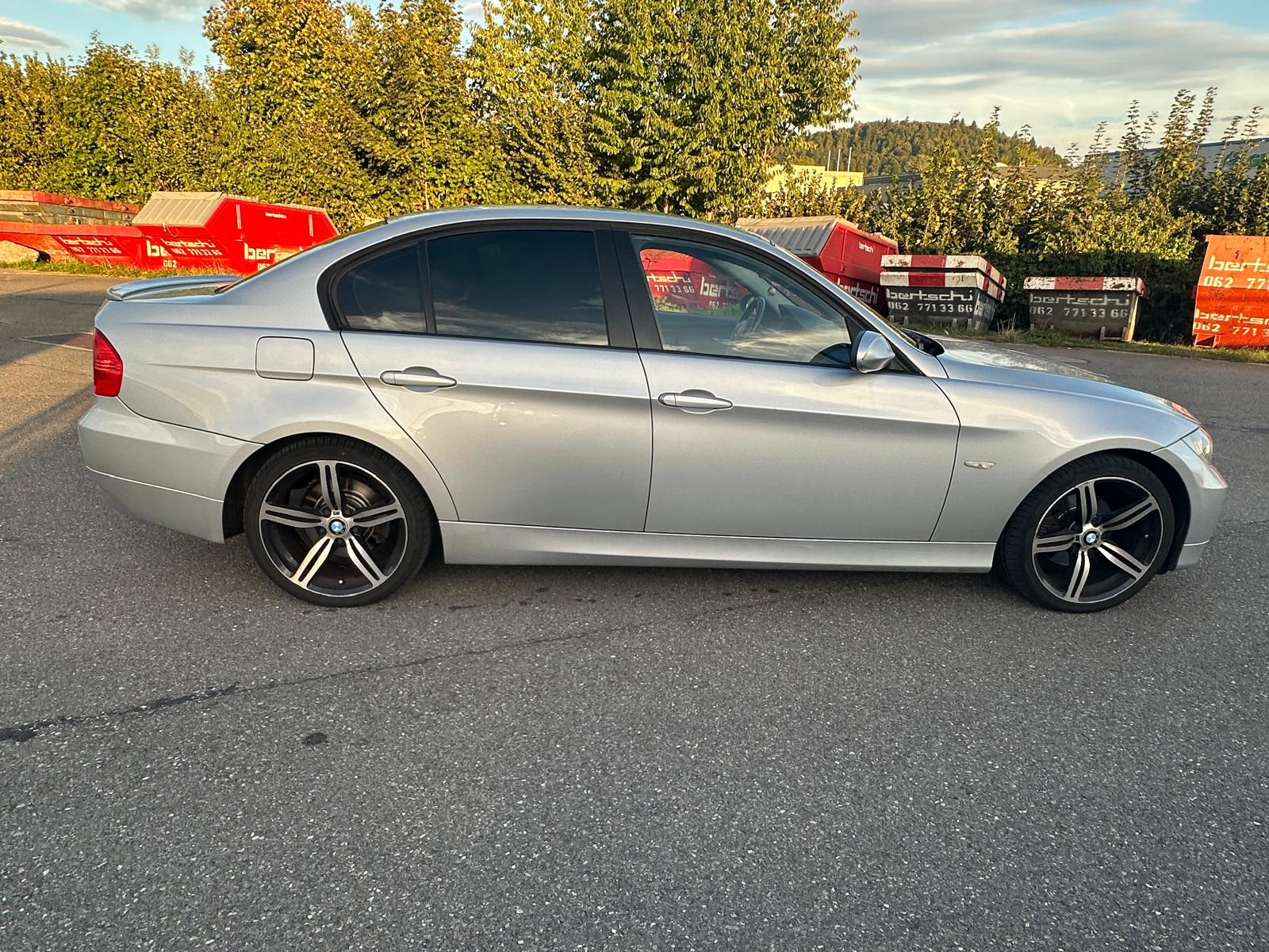 BMW 320d-image-8