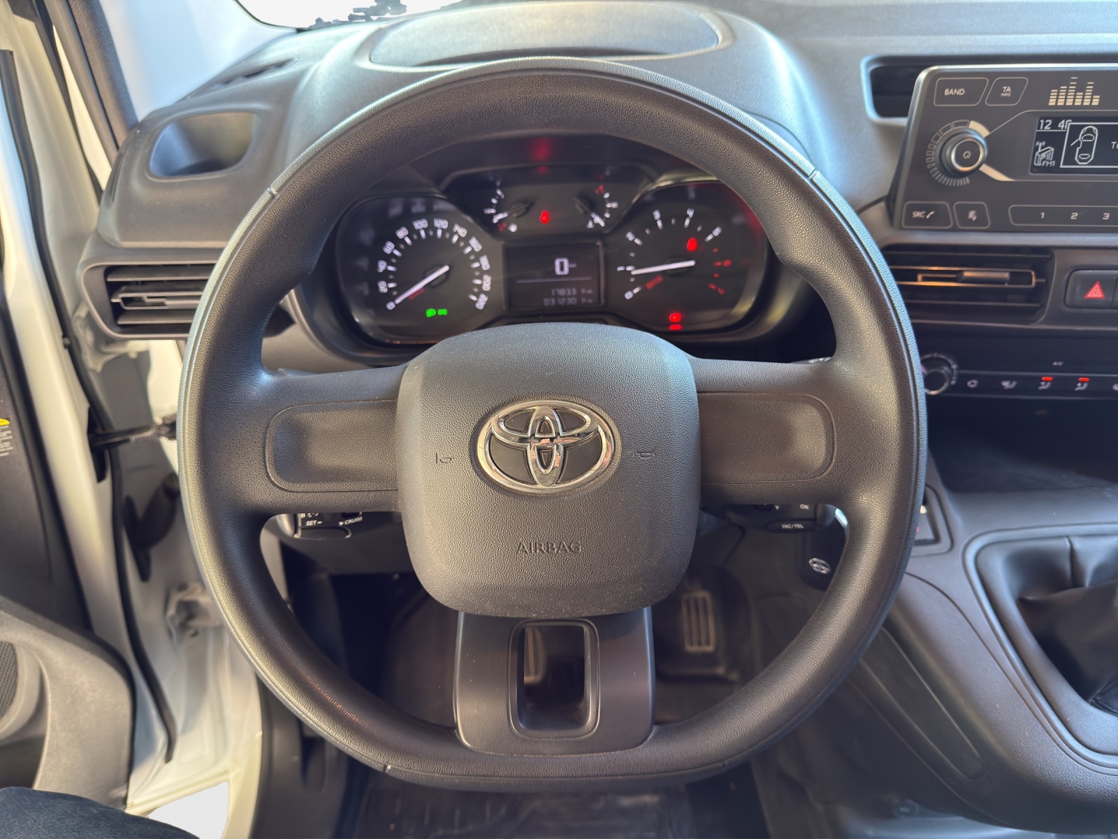 TOYOTA Proace City Van 1.5D Active Medium-image-9