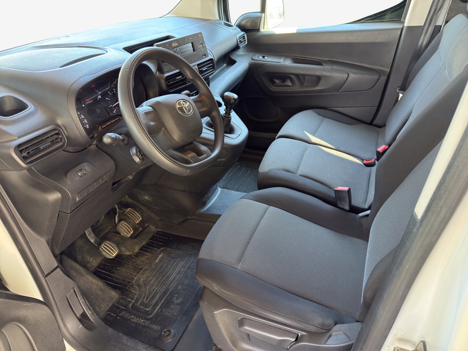 TOYOTA Proace City Van 1.5D Active Medium-image-7