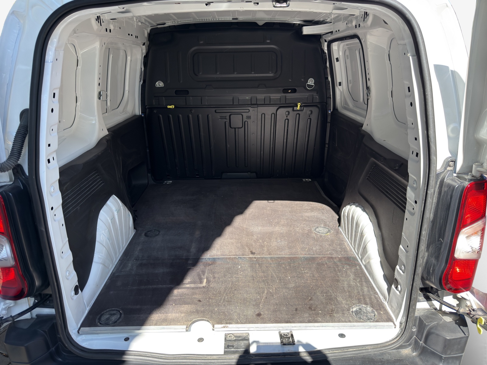 TOYOTA Proace City Van 1.5D Active Medium-image-12