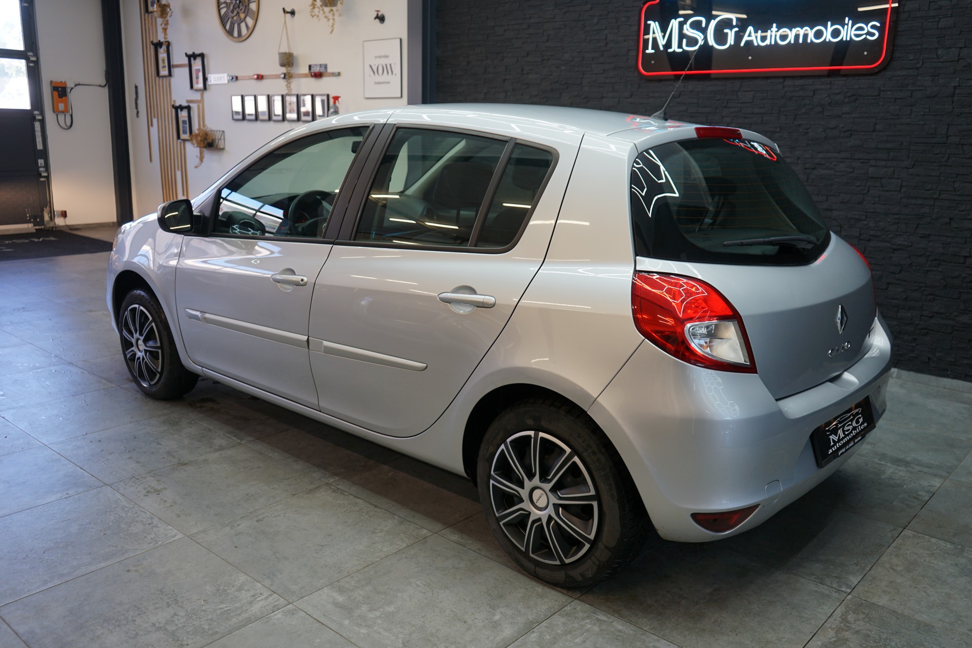 RENAULT Clio 1.2 16V Collection-image-2