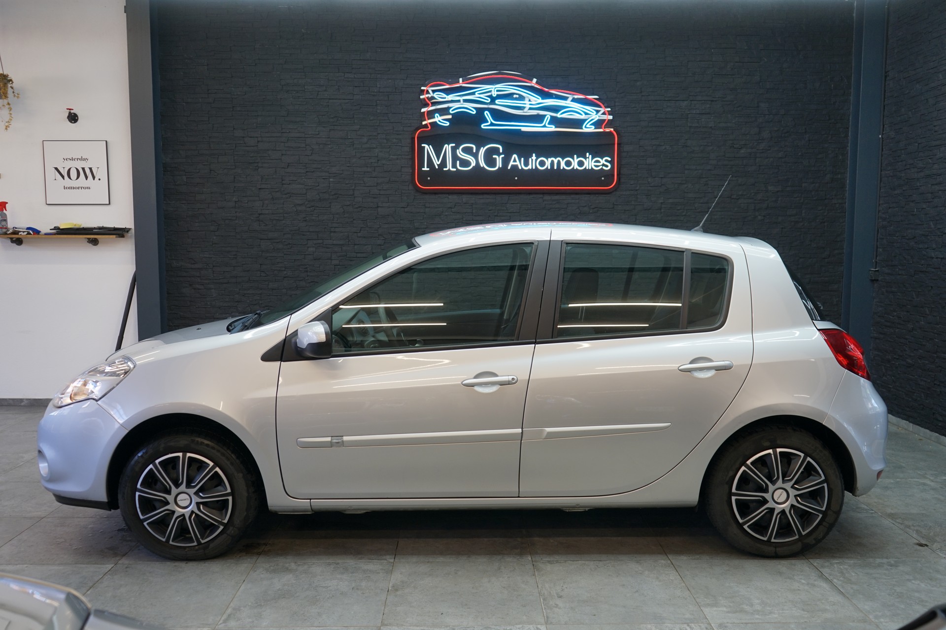 RENAULT Clio 1.2 16V Collection-image-1