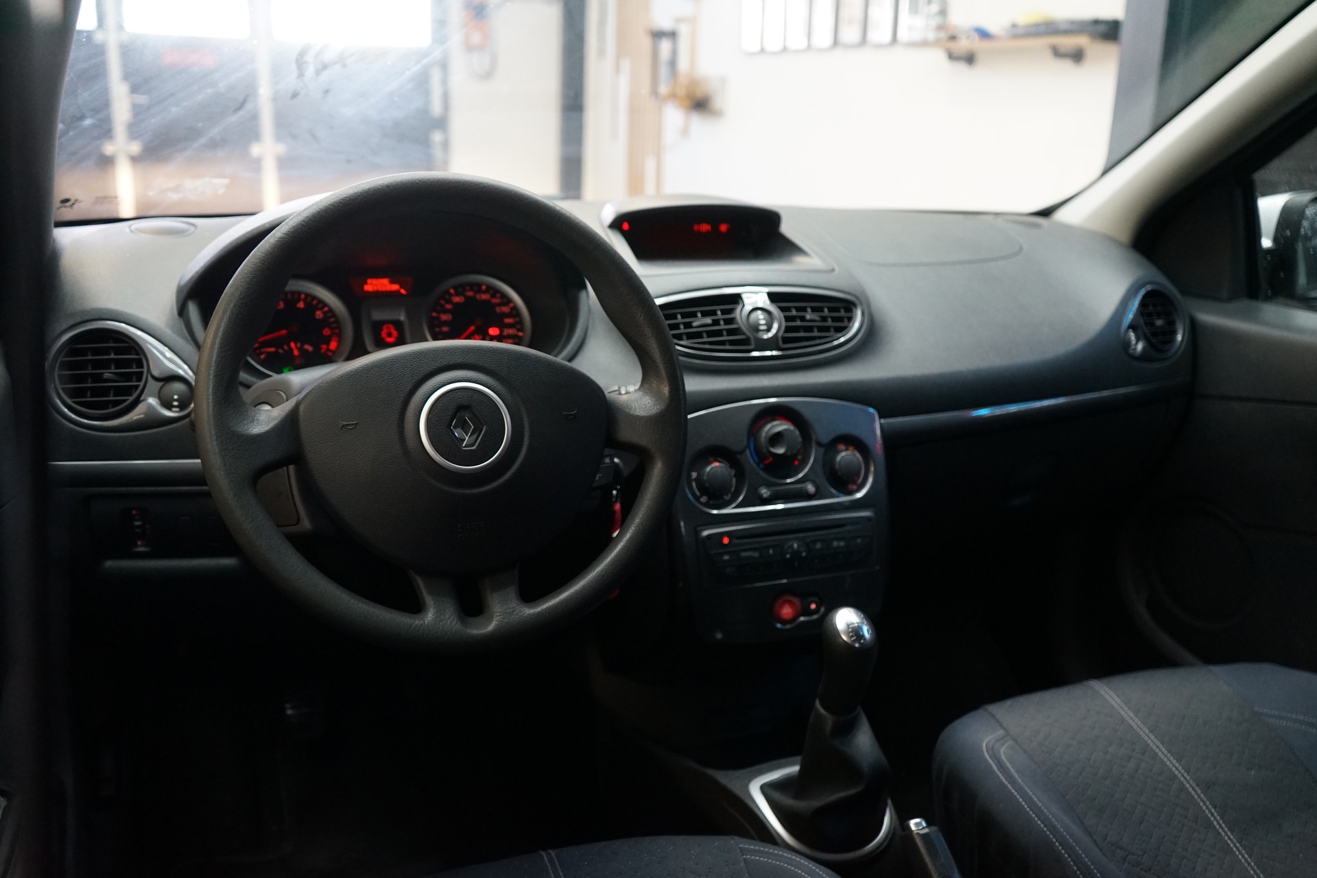 RENAULT Clio 1.2 16V Collection-image-5