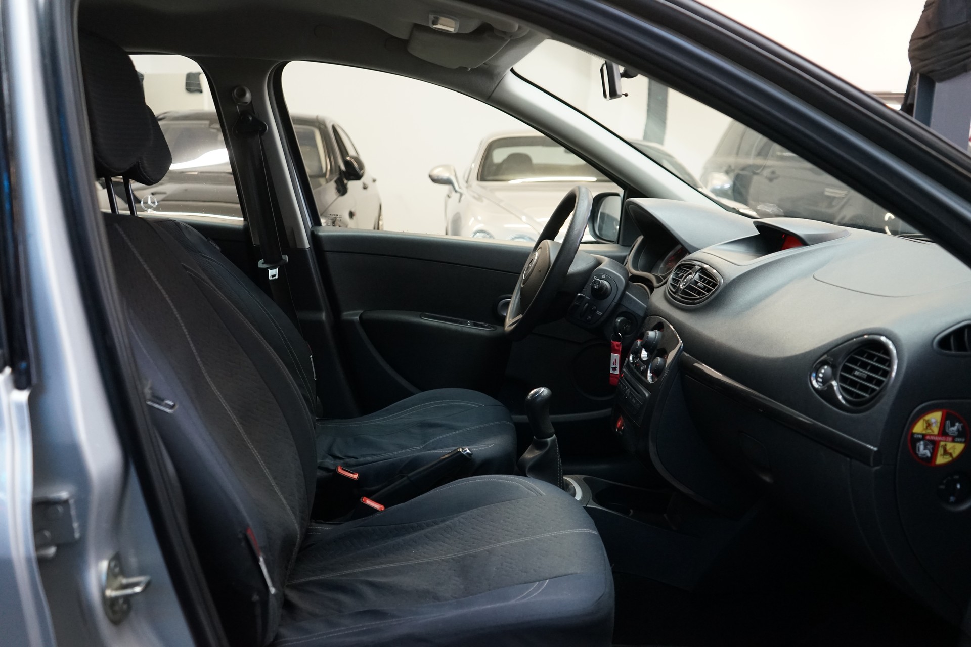 RENAULT Clio 1.2 16V Collection-image-4