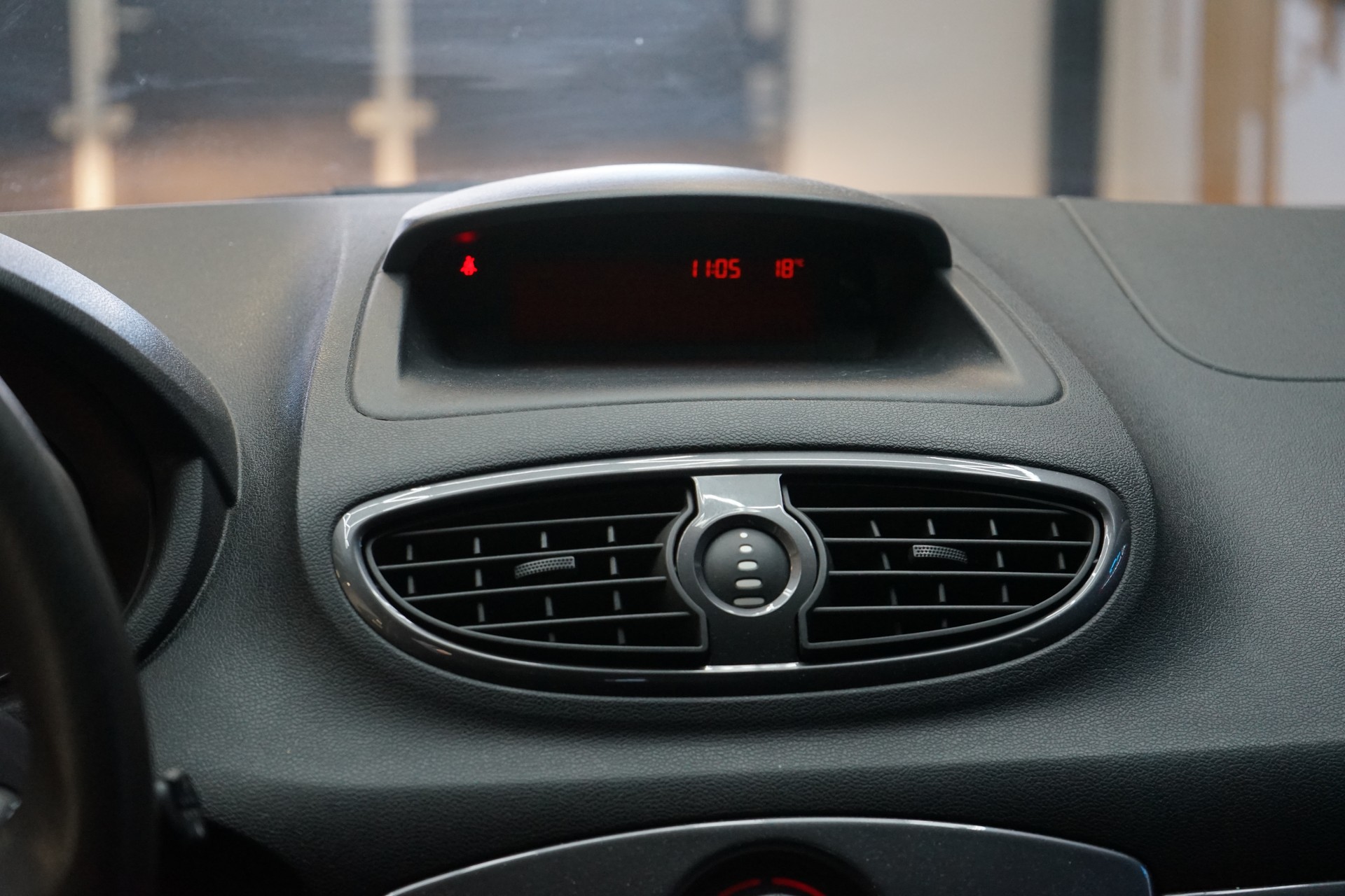 RENAULT Clio 1.2 16V Collection-image-10
