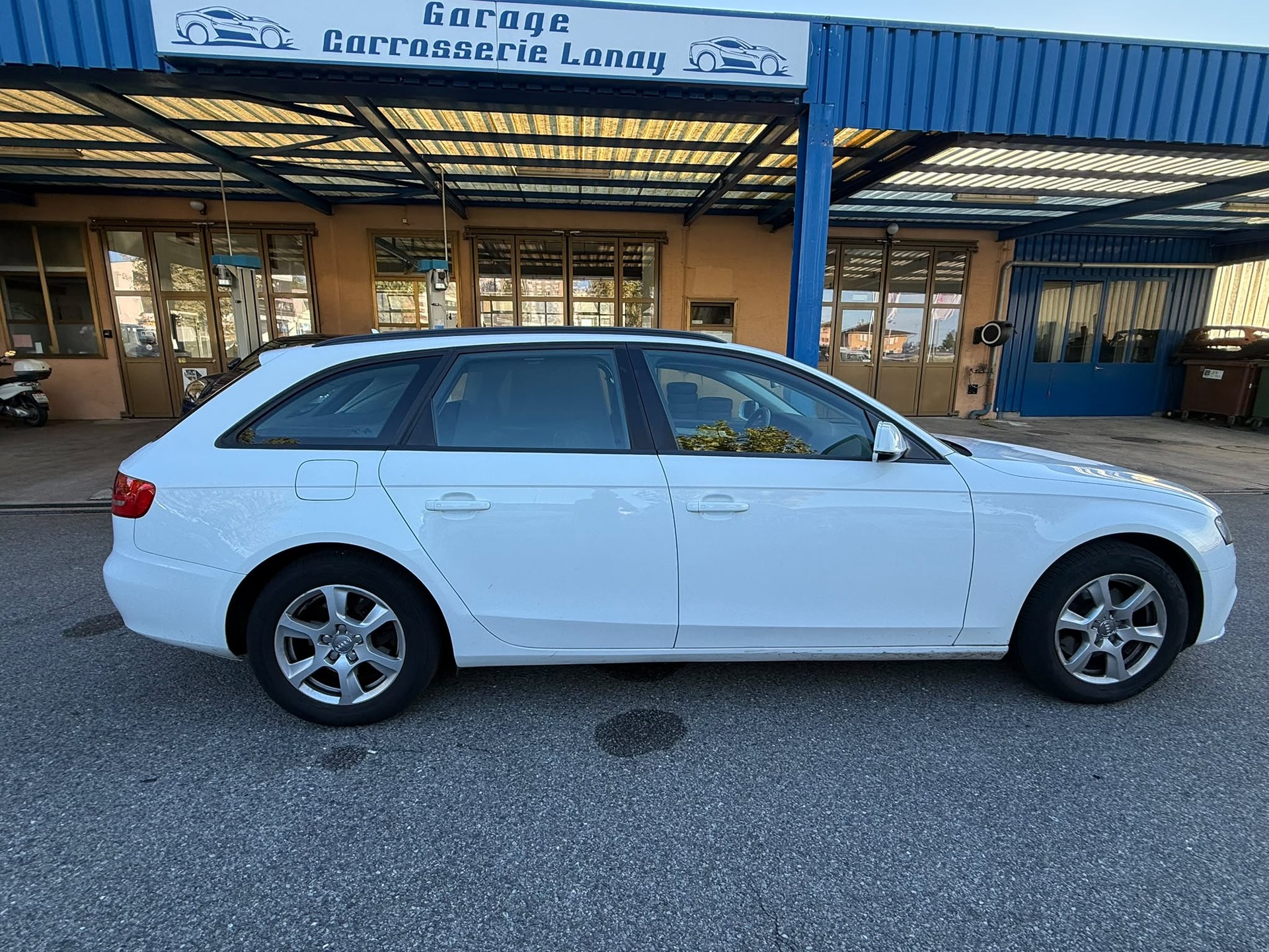 AUDI A4 Avant 2.0 TDI quattro-image-6