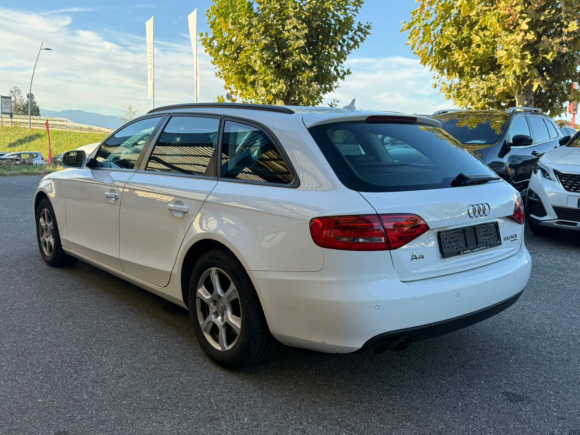 AUDI A4 Avant 2.0 TDI quattro-image-1