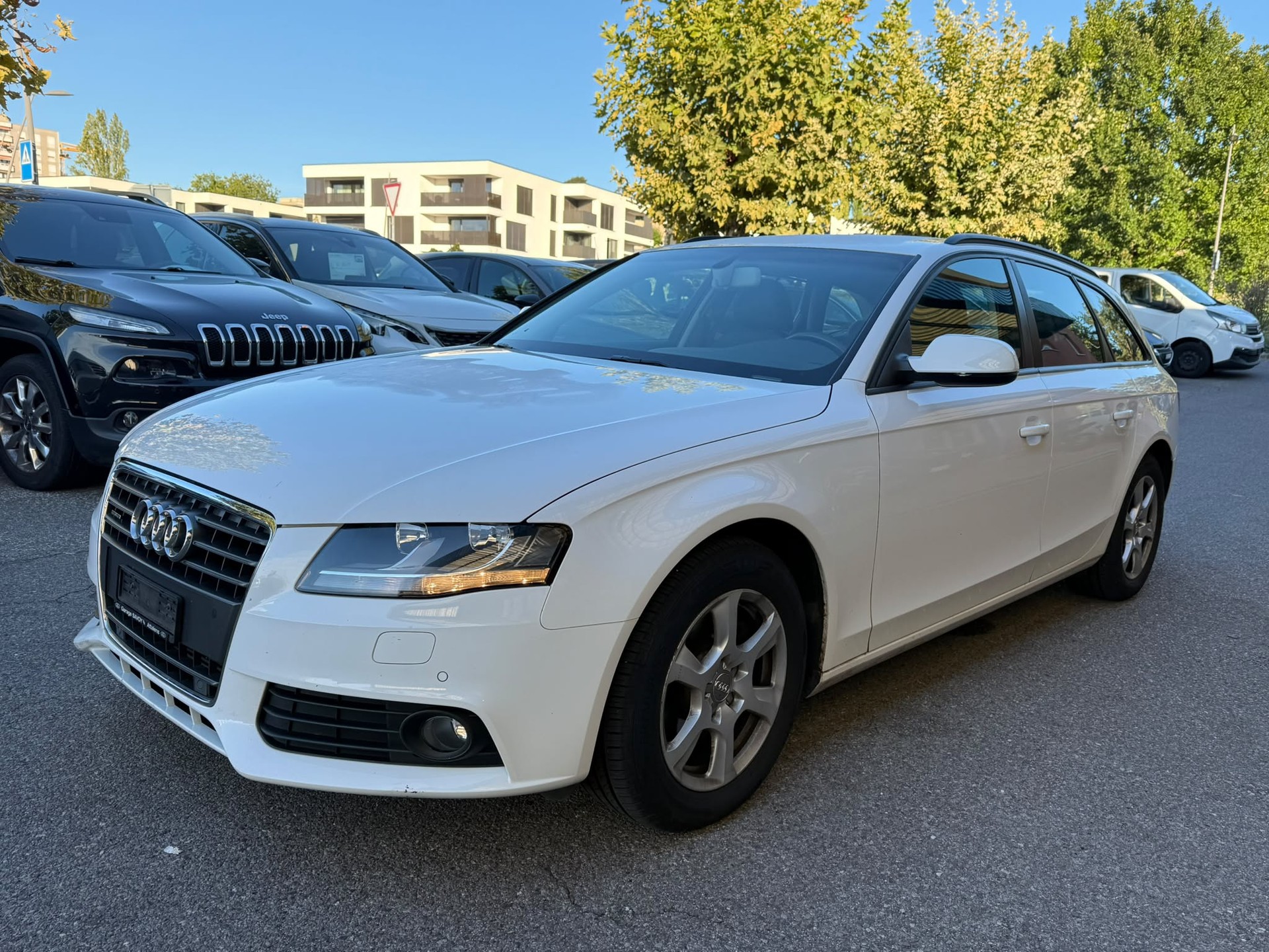 AUDI A4 Avant 2.0 TDI quattro-image-2