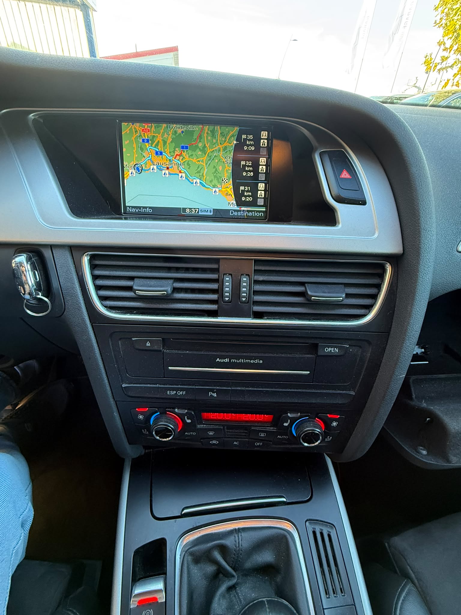 AUDI A4 Avant 2.0 TDI quattro-image-10