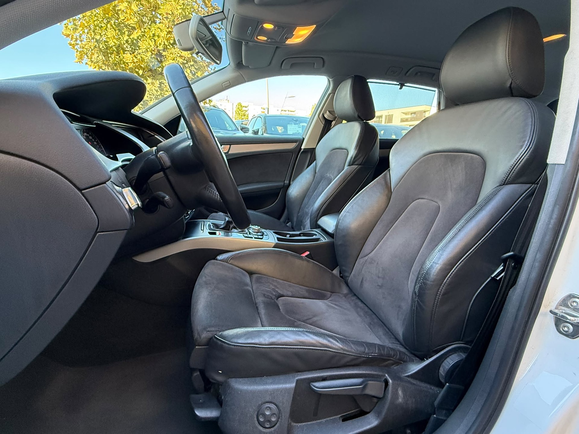 AUDI A4 Avant 2.0 TDI quattro-image-8