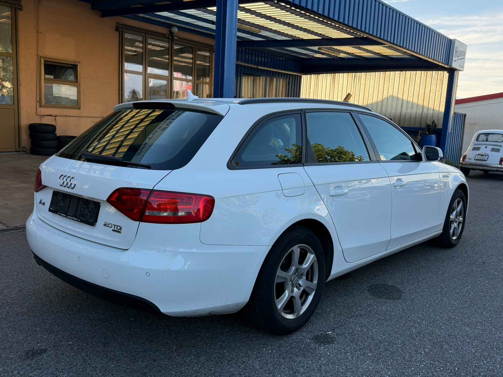 AUDI A4 Avant 2.0 TDI quattro-image-12