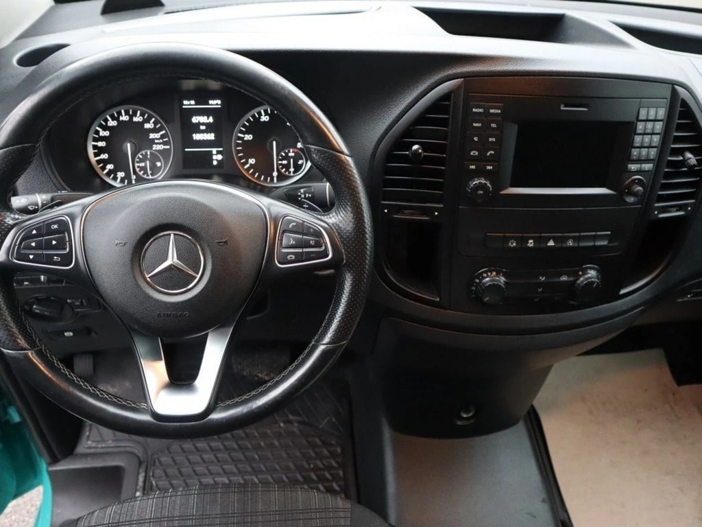 MERCEDES-BENZ Vito 114 BlueTEC L 4Matic 7G-Tronic Euro 6 ** Frisch ab MKF und Service ** CH-FZG **-image-9