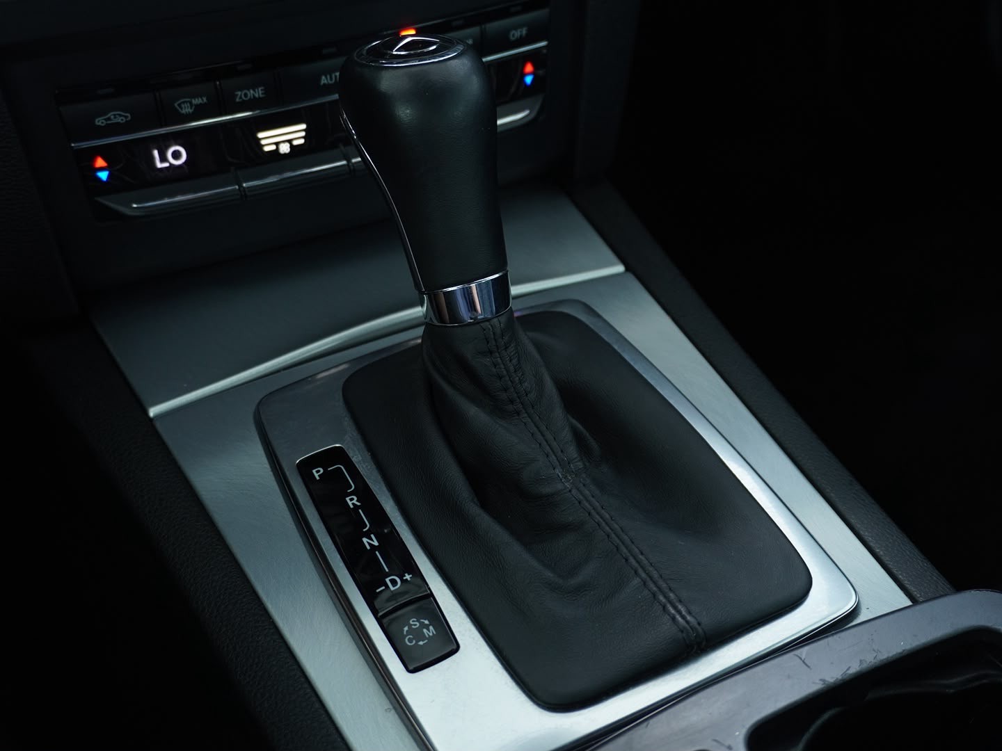MERCEDES-BENZ E 350 CGI BlueEfficiency 7G-Tronic AMG Sportpaket-image-17