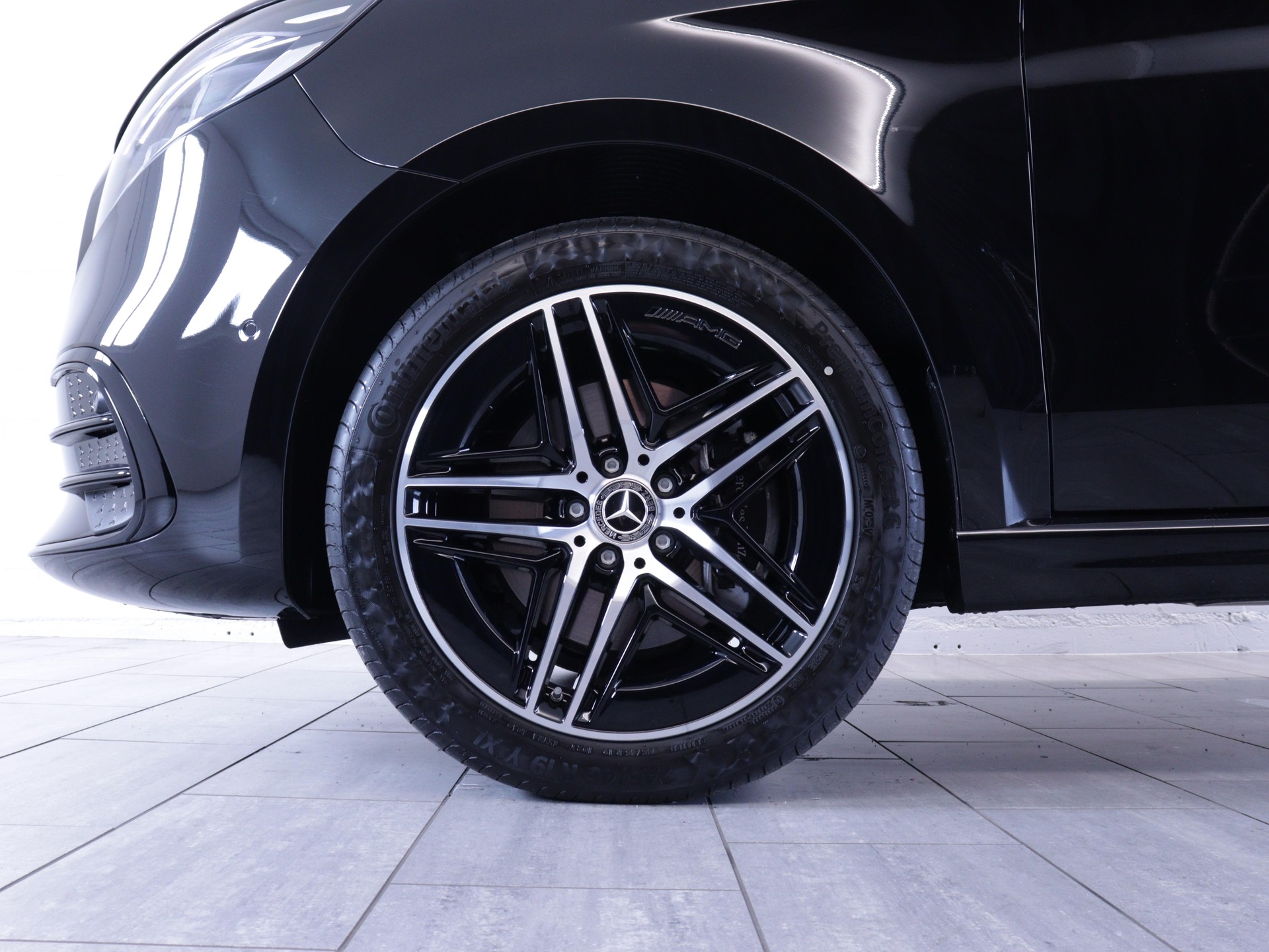 MERCEDES-BENZ V 300 d Swiss Ed. lang 4matic Van-image-15