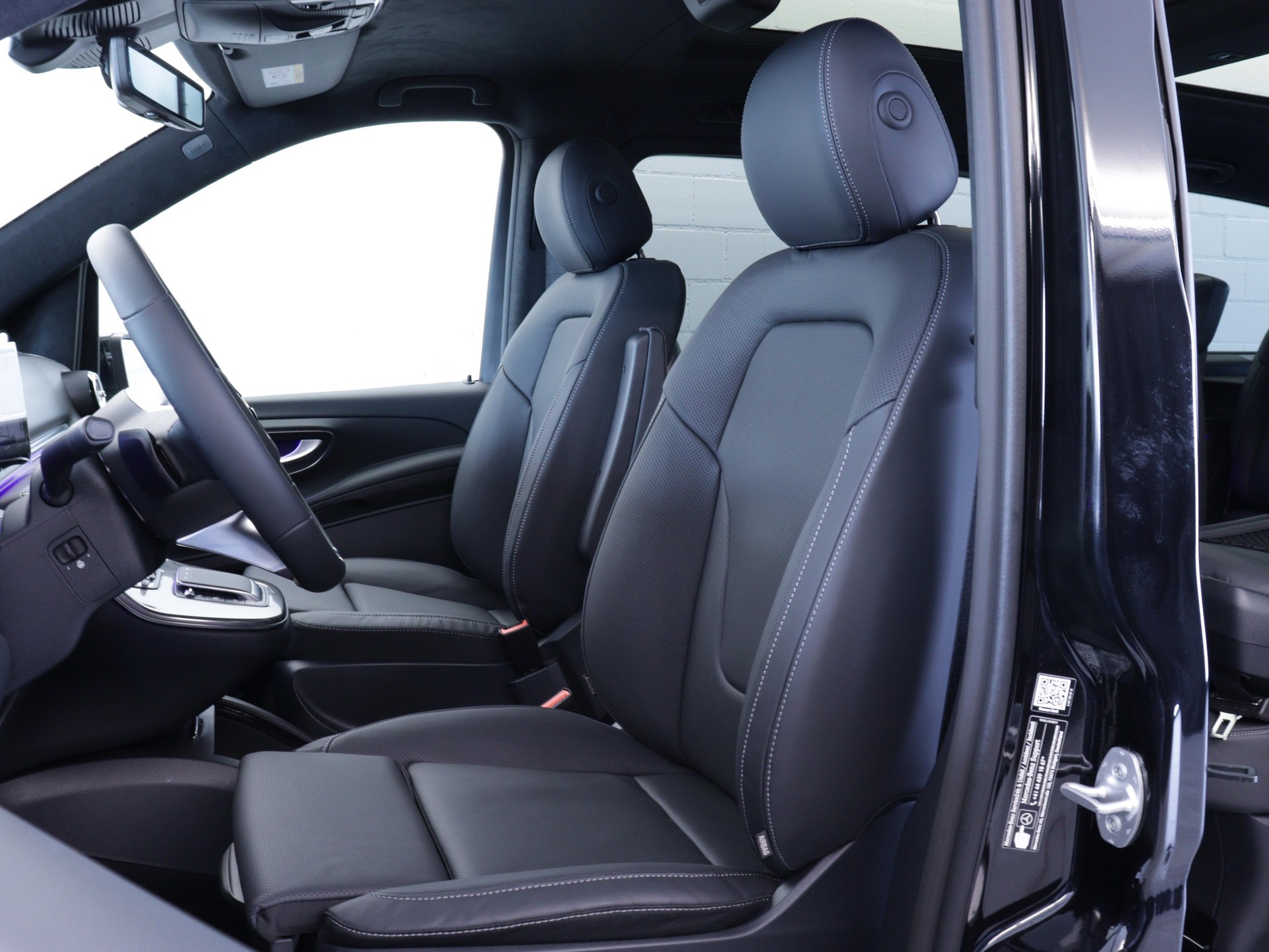 MERCEDES-BENZ V 300 d Swiss Ed. lang 4matic Van-image-7
