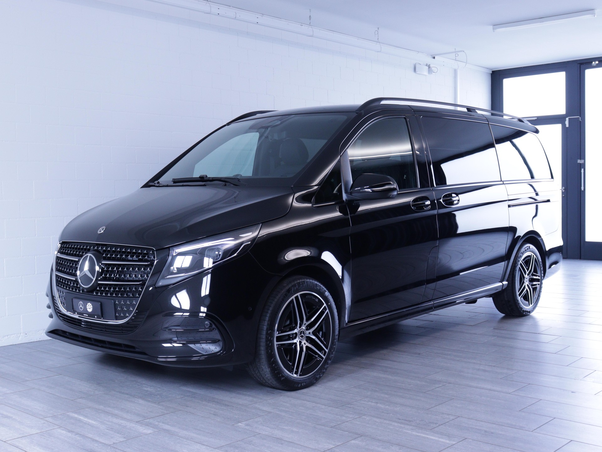 MERCEDES-BENZ V 300 d Swiss Ed. lang 4matic Van-image-0