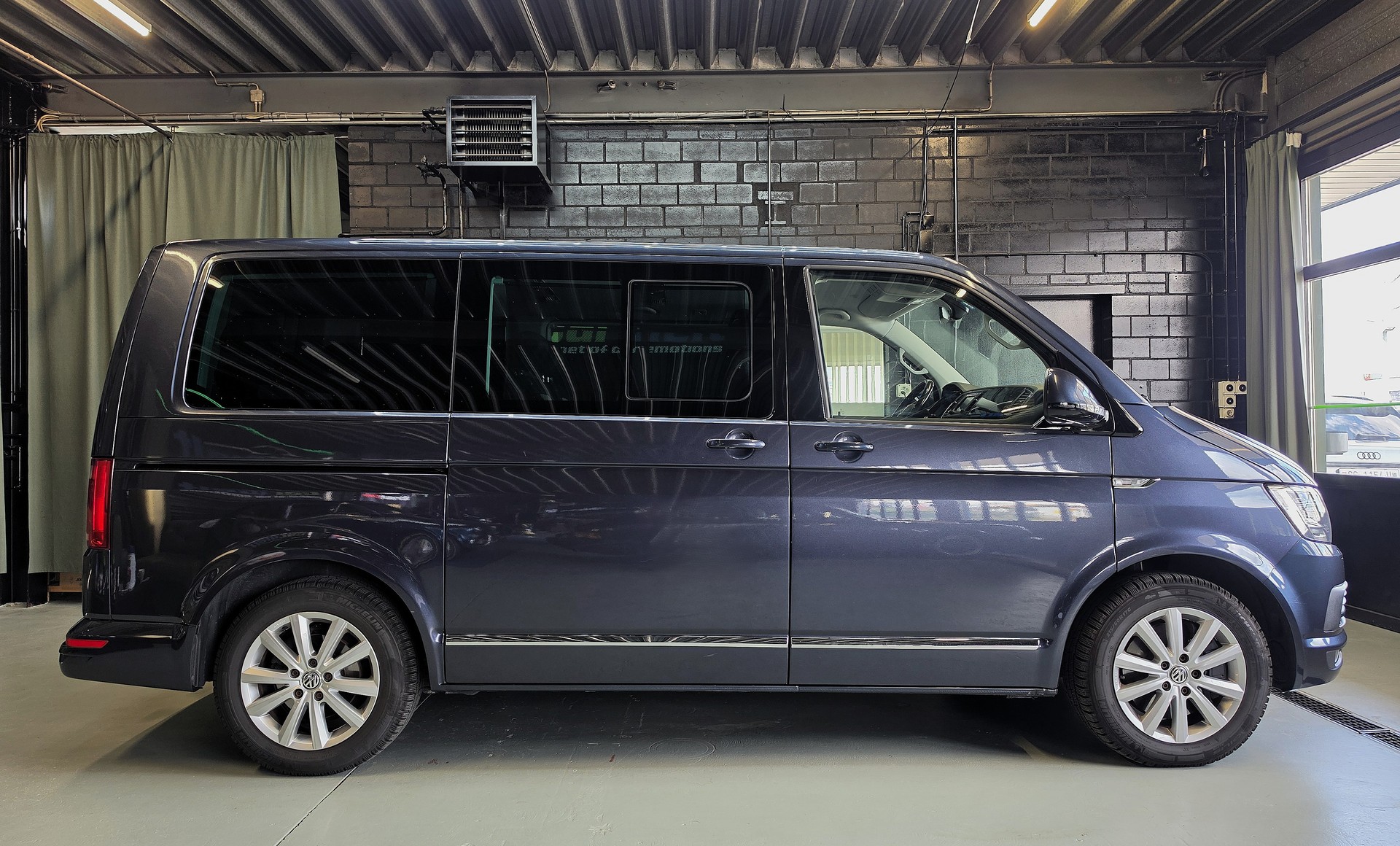 VW T6 Multivan 2.0 TDI Highline 4Motion-image-1