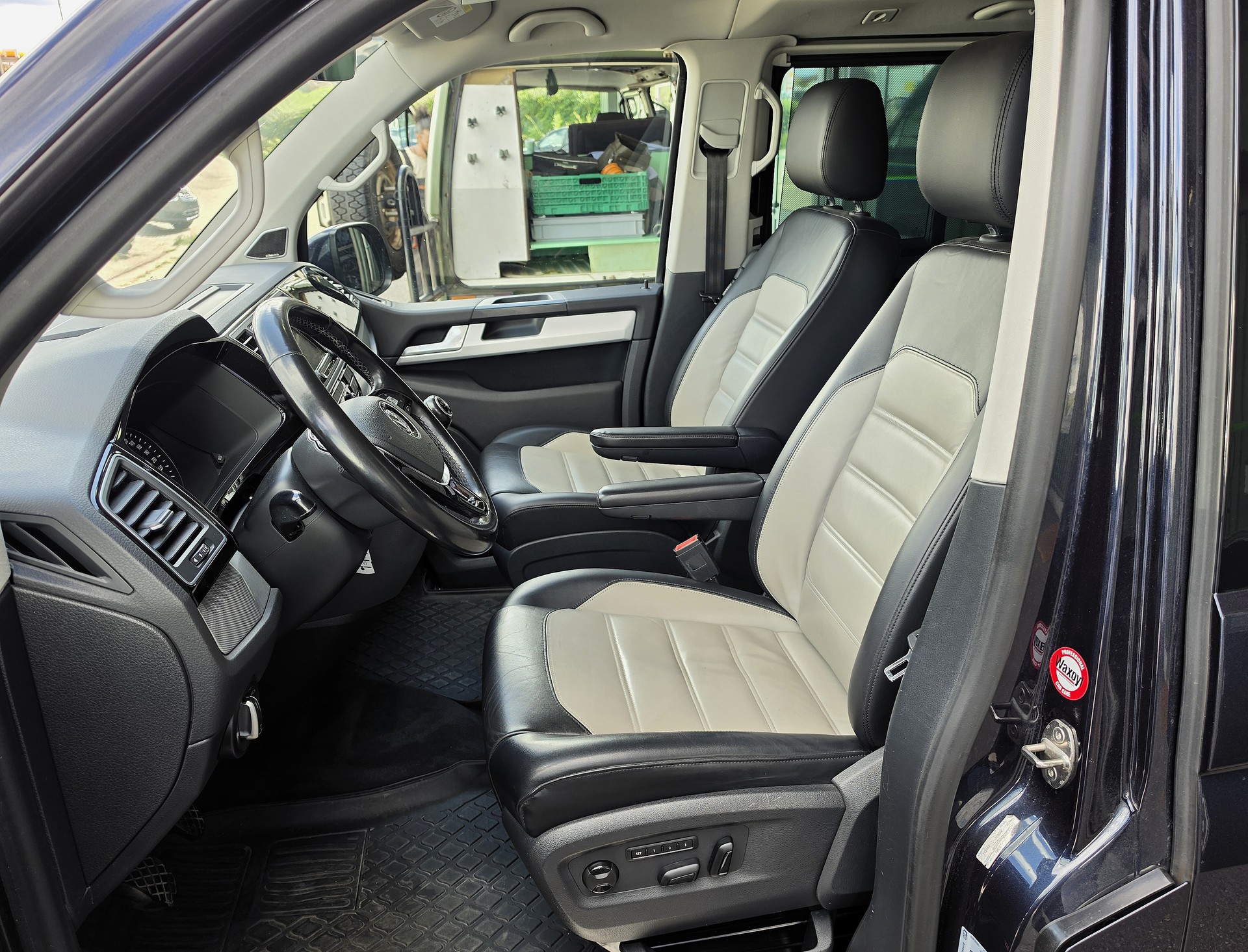 VW T6 Multivan 2.0 TDI Highline 4Motion-image-11