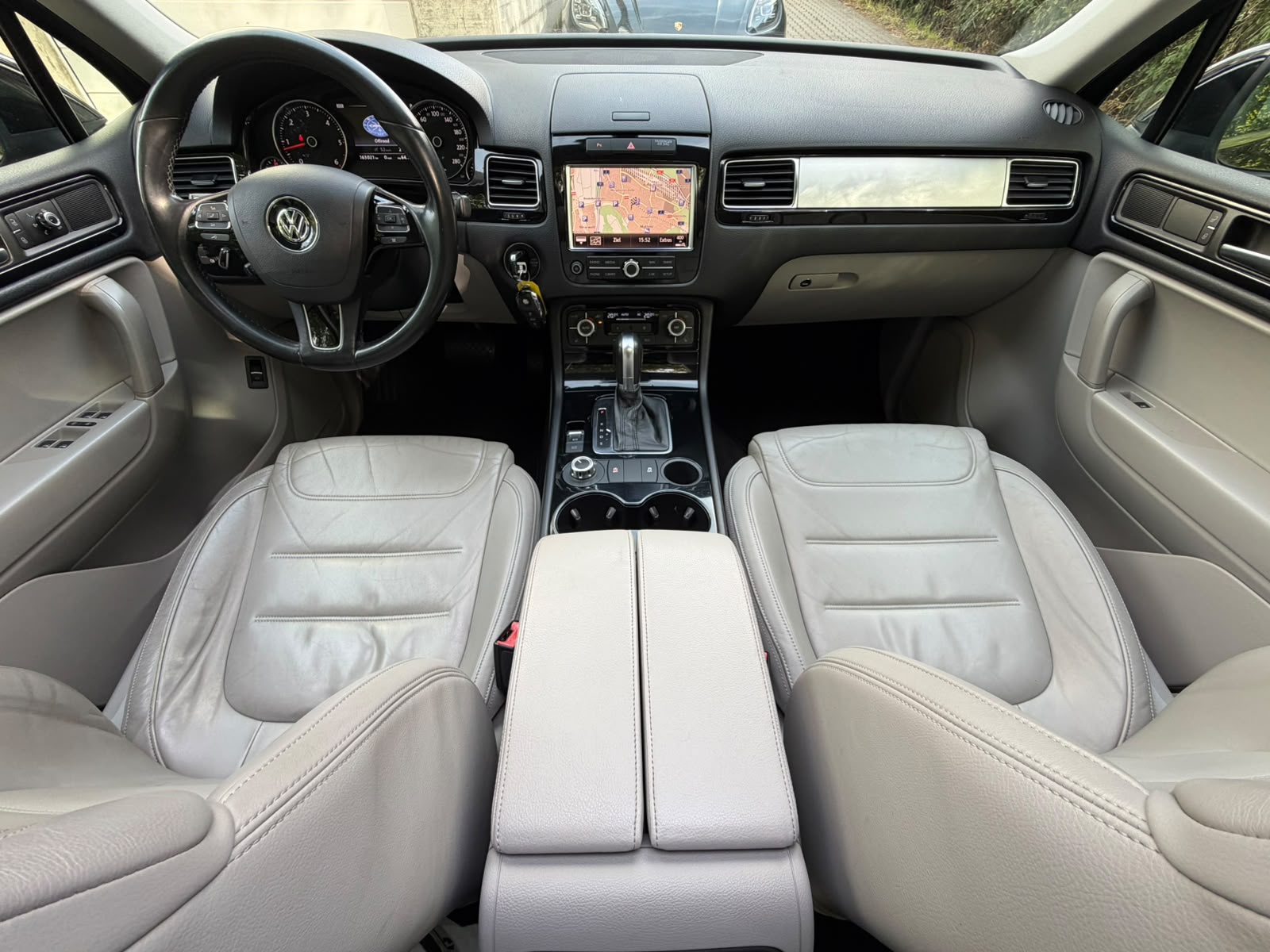 VW Touareg 3.0 TDI BlueMotion Technology Tiptronic-image-18