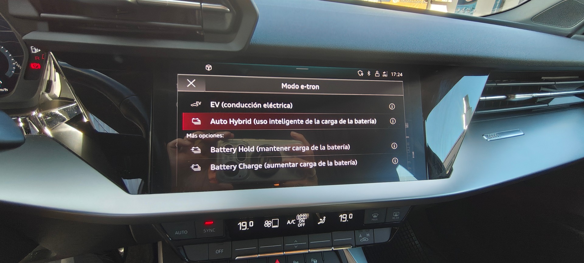 AUDI 1.4 40 TFSI e S-Tronic-image-17