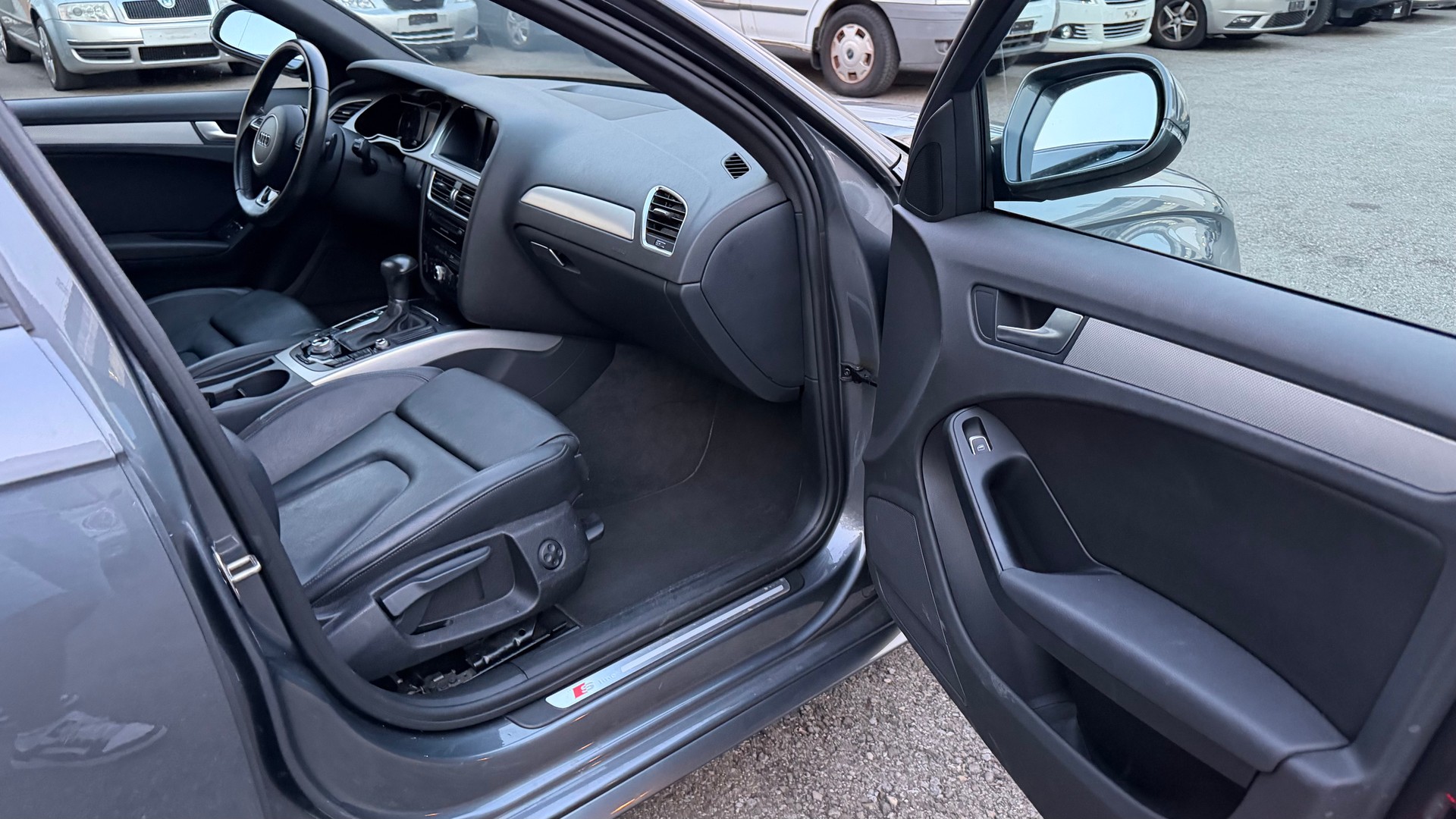 AUDI A4 Avant 2.0 TDI multitronic-image-4